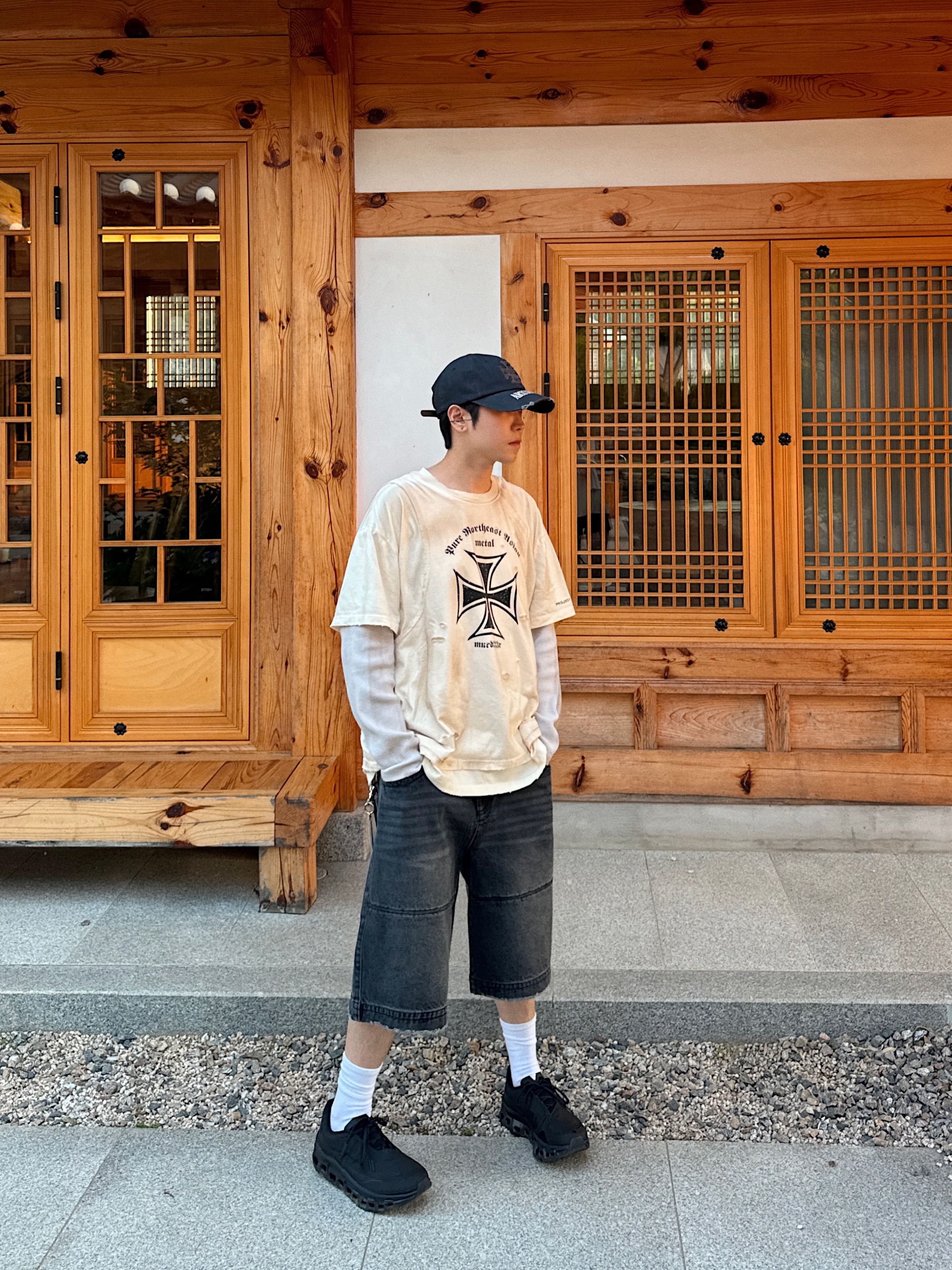 ETCE Denim Bermuda Shorts Black, On Running x Post Archive Faction (Paf) Cloudmonster 2 Black Magnet 착용 스타일 - 6