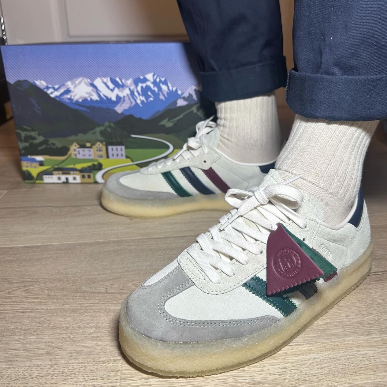 Adidas x Clarks x Ronnie Fieg 8th Street Samba Chalk White Collegiate Green 착용 스타일 - 2