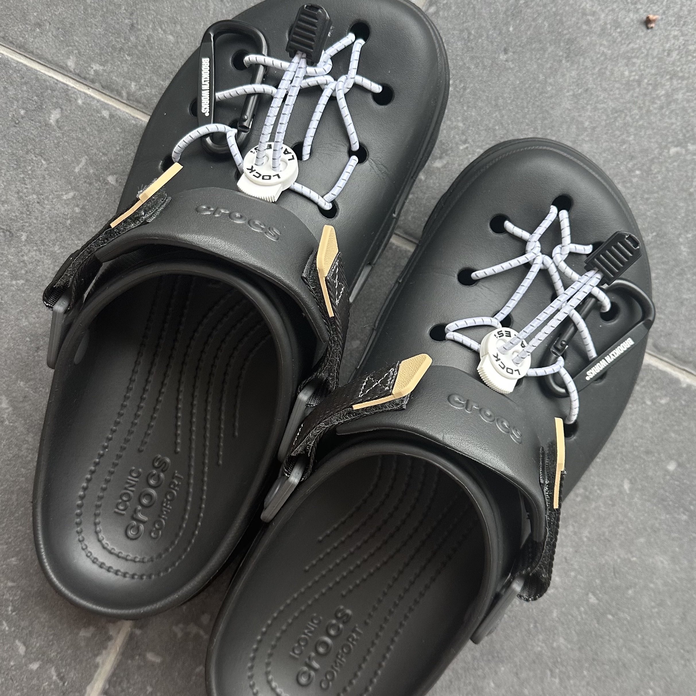 Crocs All Terrain Clog Black 착용 스타일
