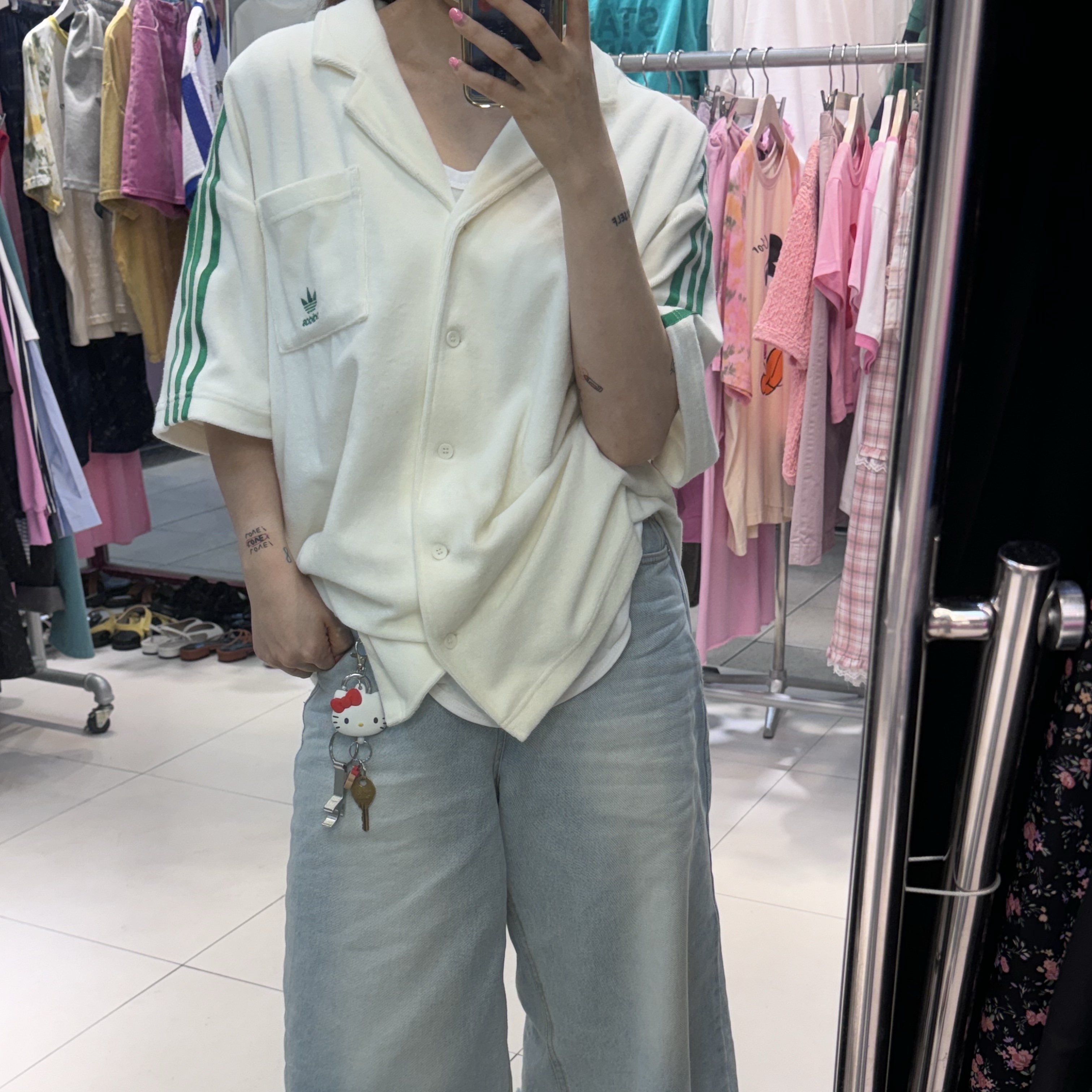 (W) Adidas Resort Shirt Off White - KR Sizing 착용 스타일