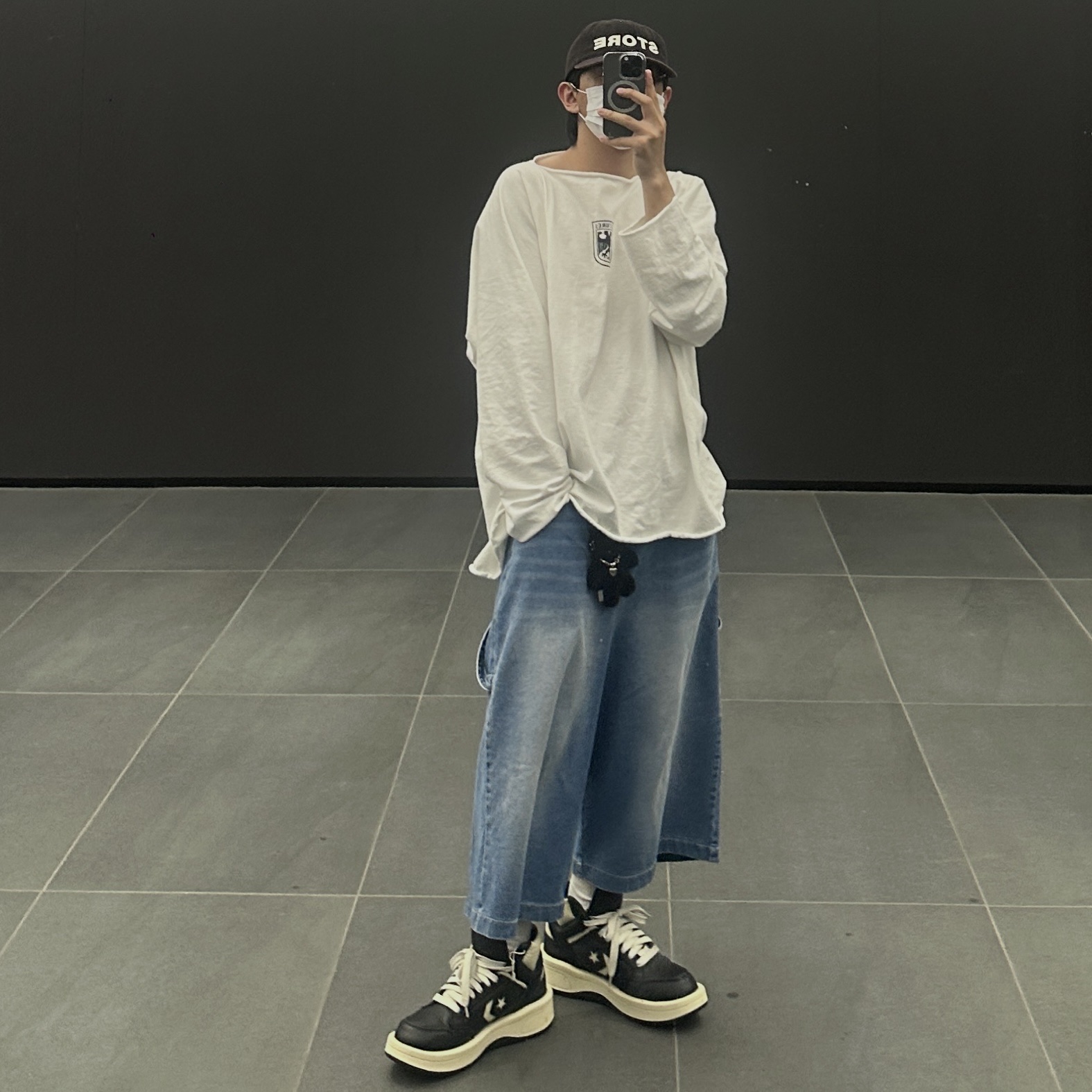 Yeezy Vultures Long Sleeve T-Shirt White, Converse x Drkshdw Turbowpn Black Cream 착용 스타일 - 1