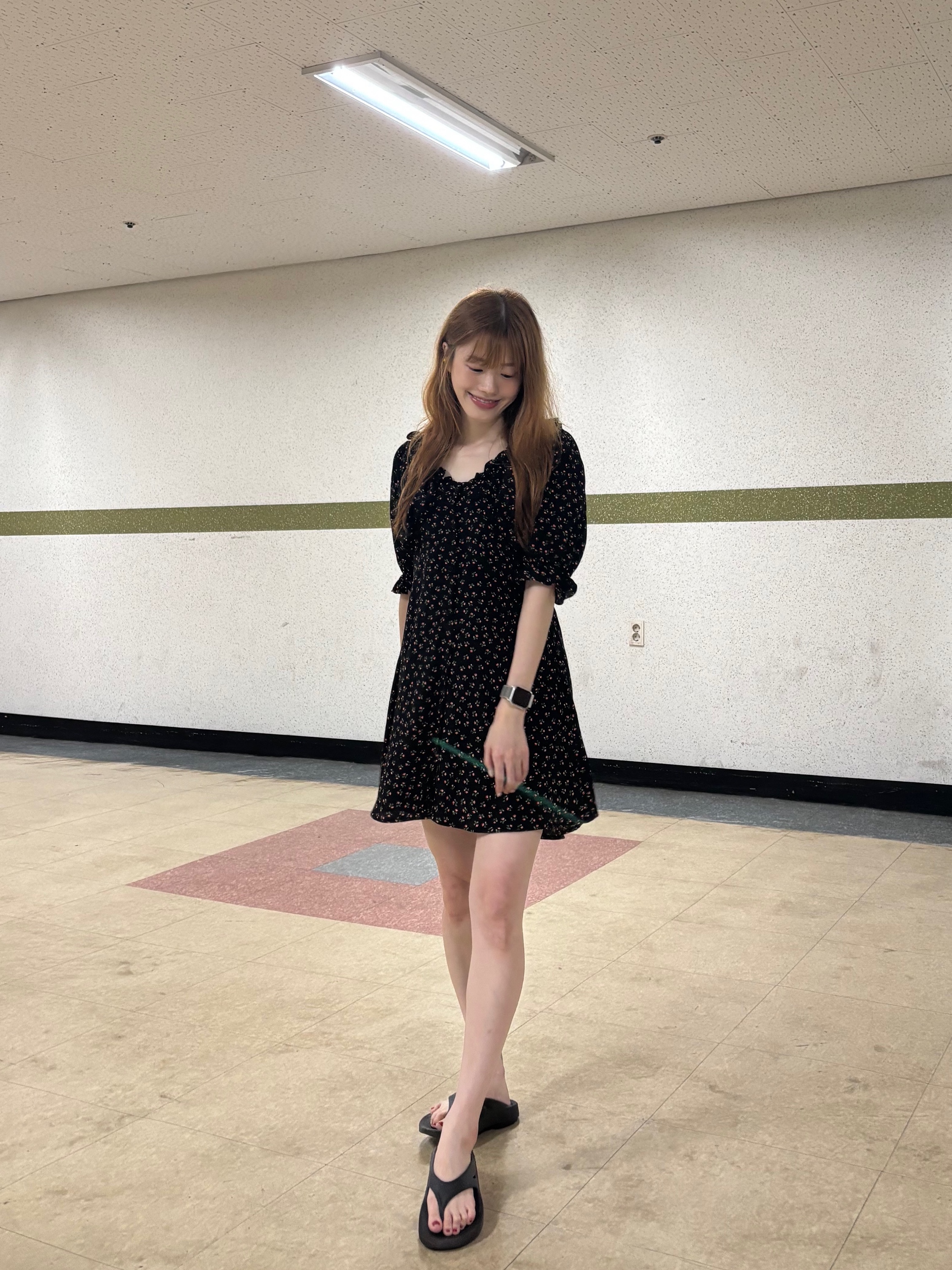 Oofos OOriginal Black 착용 스타일 - 3