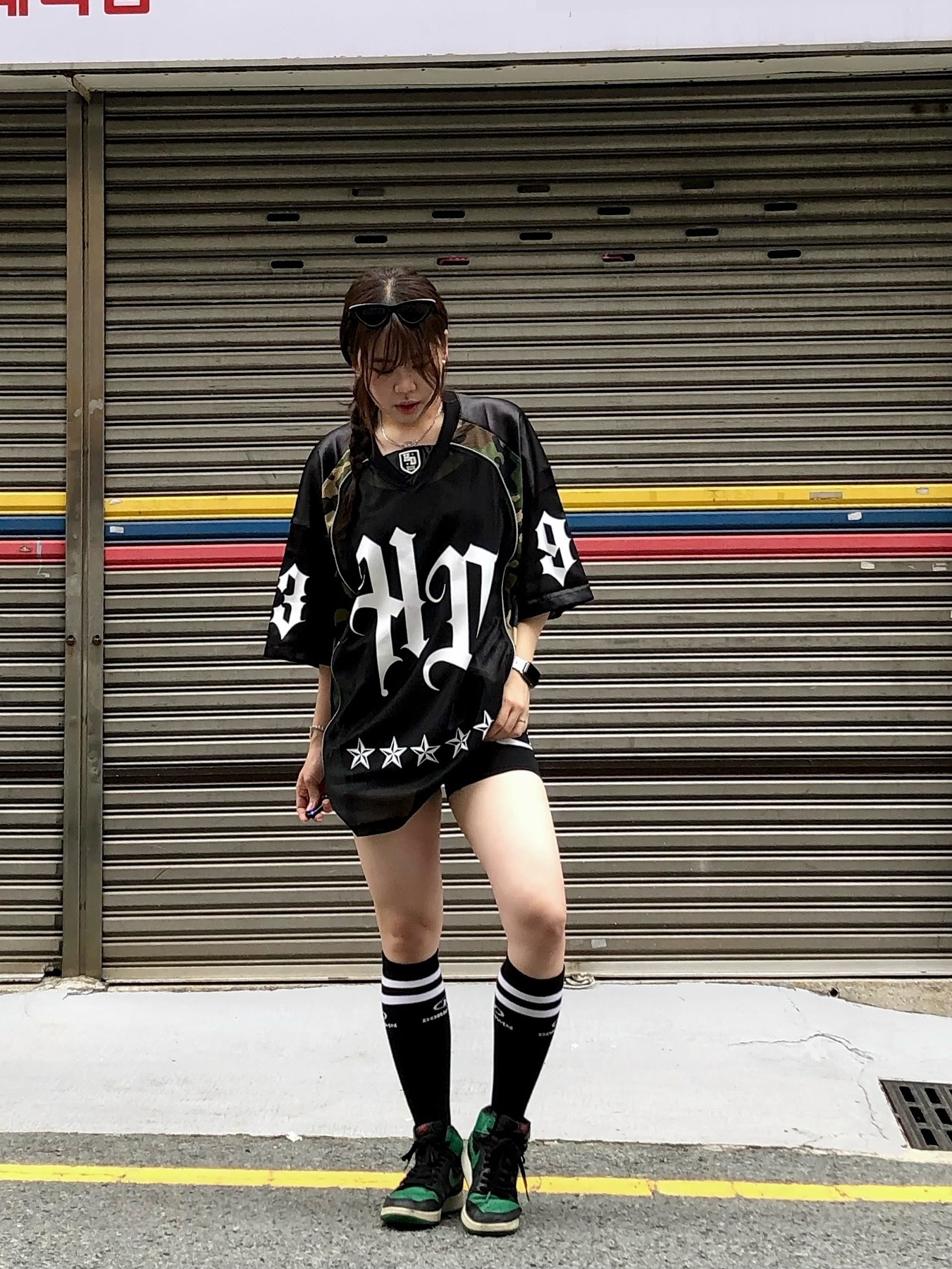 BORN TO WIN B Logo 3.5 Biker Shorts Black, Jordan 1 Retro High OG Pine Green Black 착용 스타일 - 2