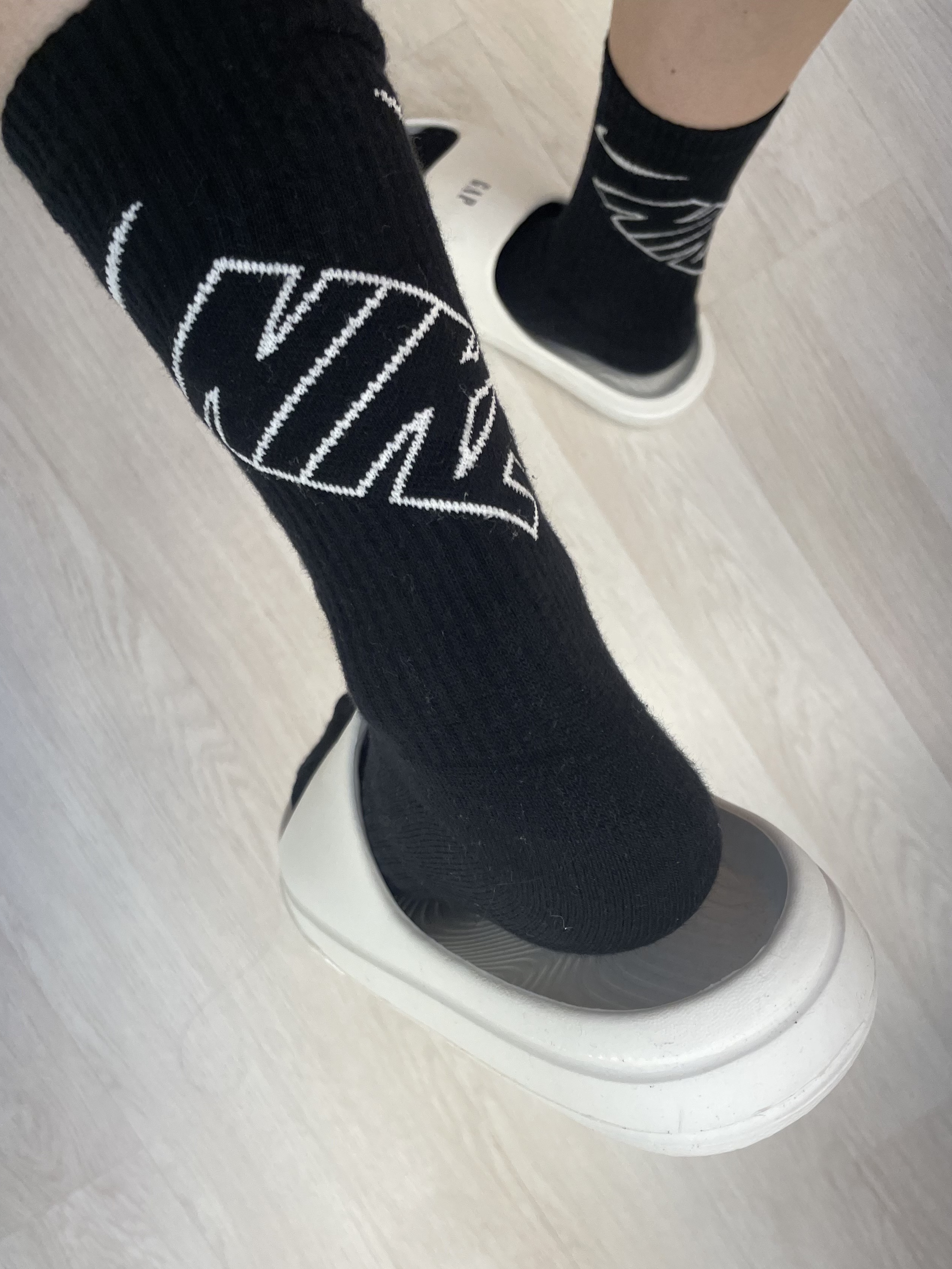 (W) Nike NSW Essential Woven Jacket Atmosphere - Asia, (W) Nike Air Force 1 '07 Low Triple Black 착용 스타일 - 4
