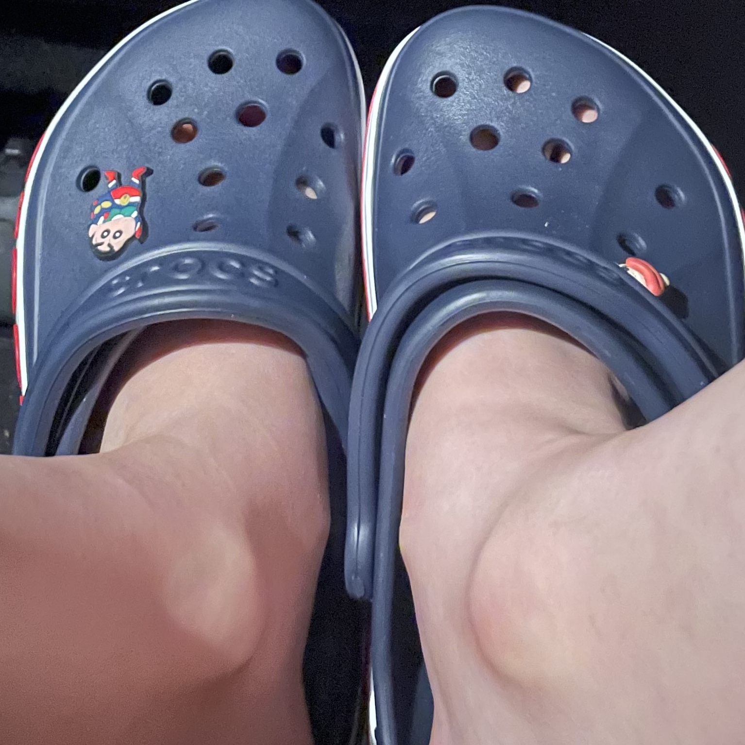 Crocs Bayaband Clog Navy Pepper 착용 스타일