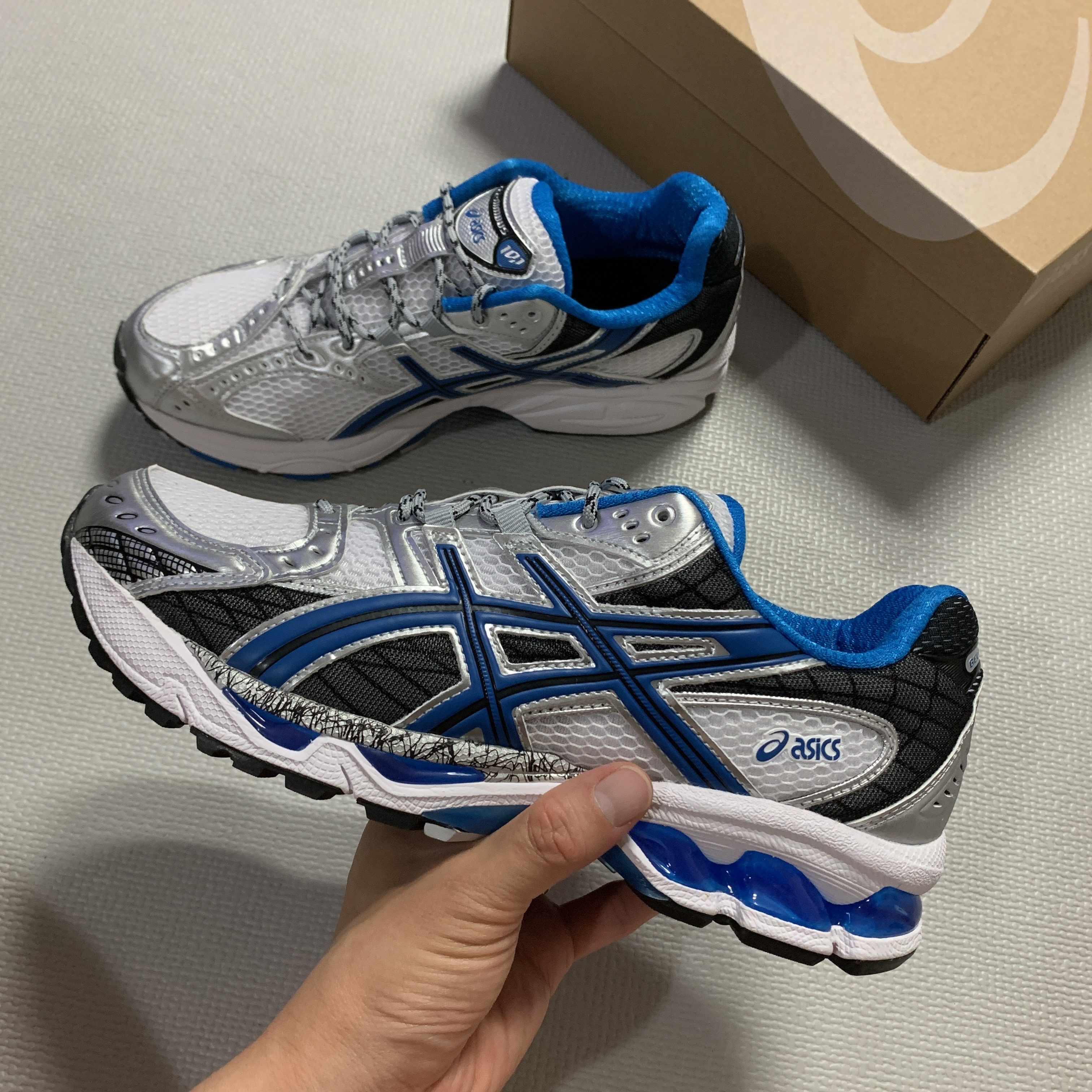 Asics Gel-Nimbus 10.1 White Directoire Blue 착용 스타일 - 1