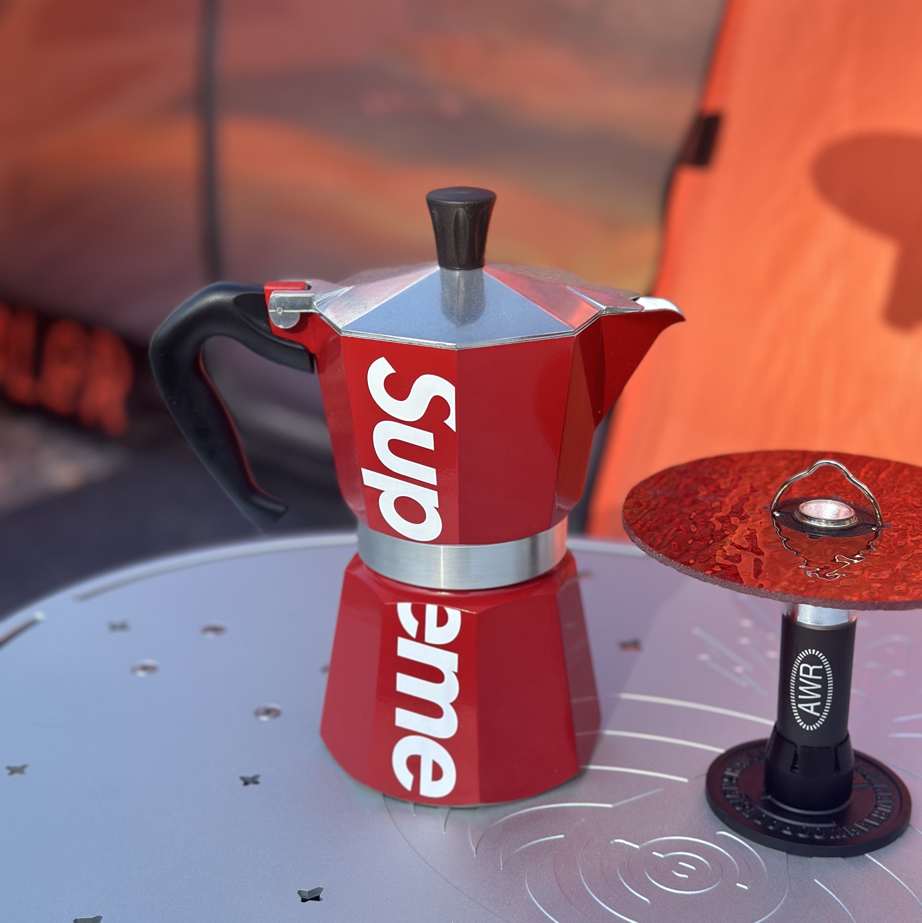 Supreme Bialetti Moka Express Red - 19SS 착용 스타일