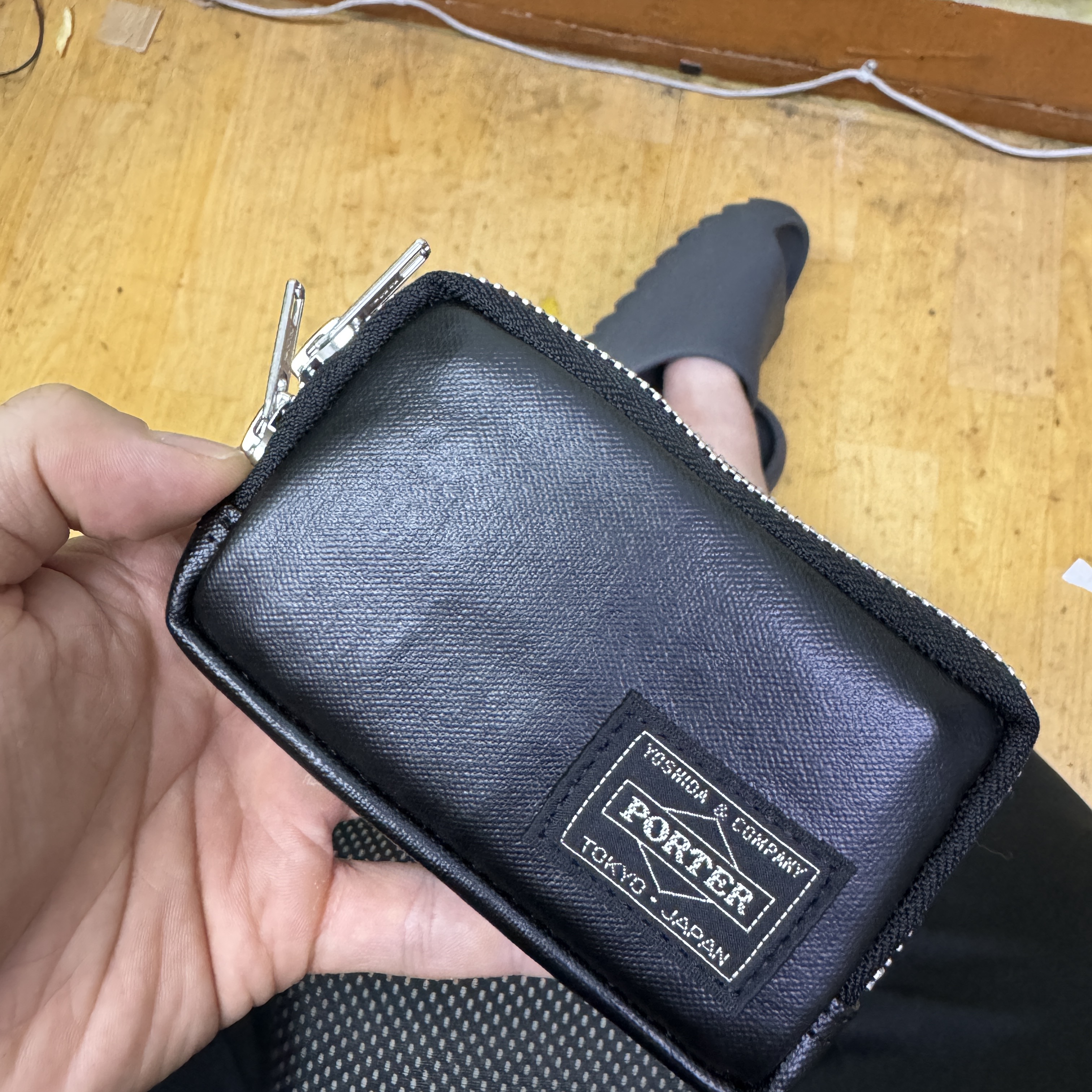 Porter Freestyle Multi Coin Case Black 착용 스타일 - 1