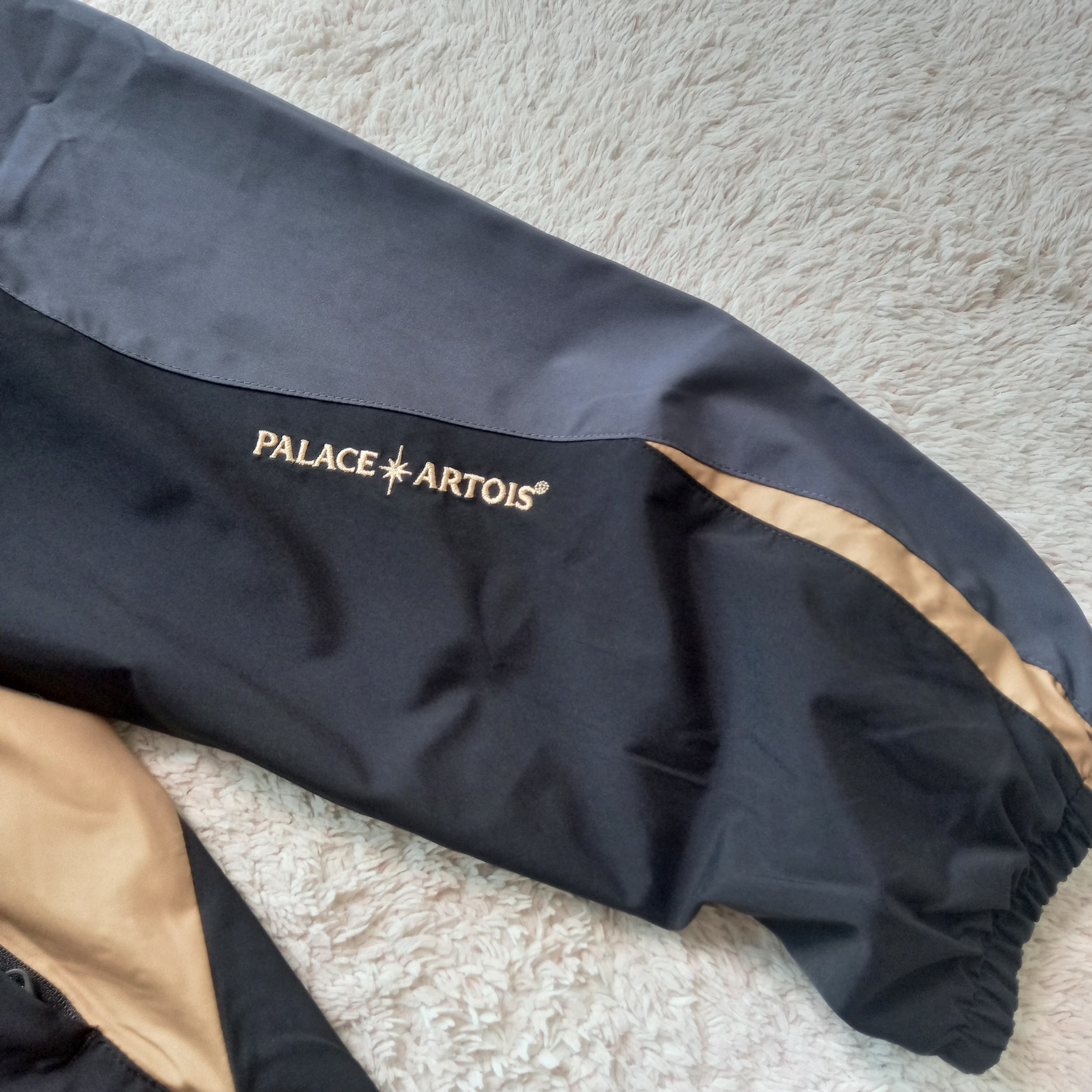 Palace x Stella Artois Light Court Jacket Black - 24SS 착용 스타일 - 5