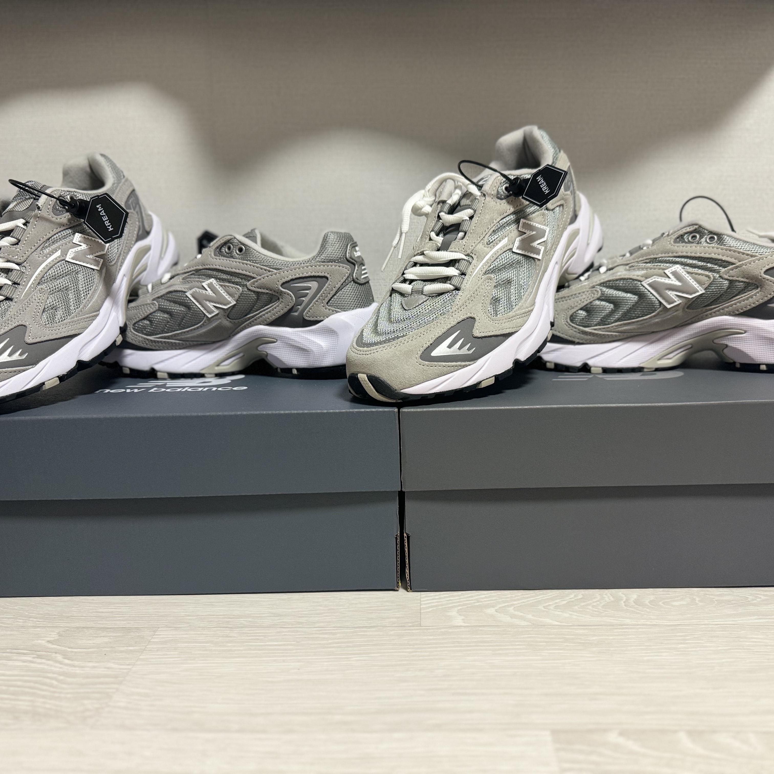 New Balance 725 Grey 착용 스타일