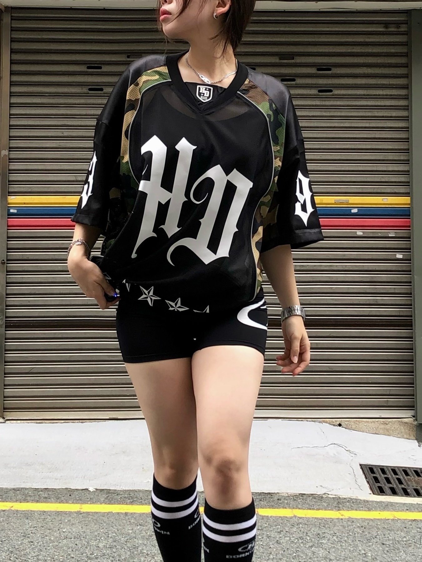 BORN TO WIN B Logo 3.5 Biker Shorts Black, Jordan 1 Retro High OG Pine Green Black 착용 스타일 - 3