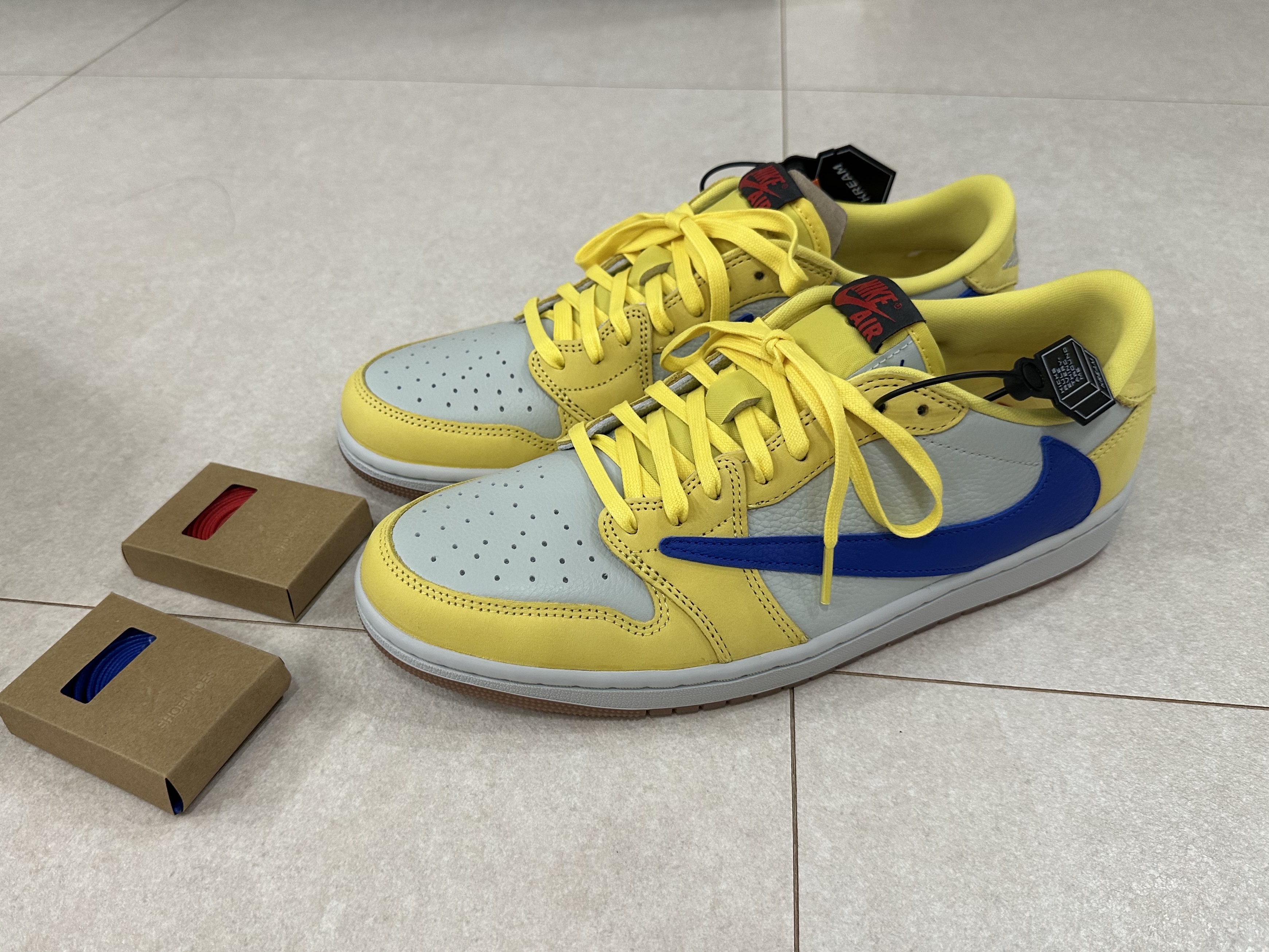 (W) Jordan 1 x Travis Scott Retro Low OG SP Canary 착용 스타일 - 5