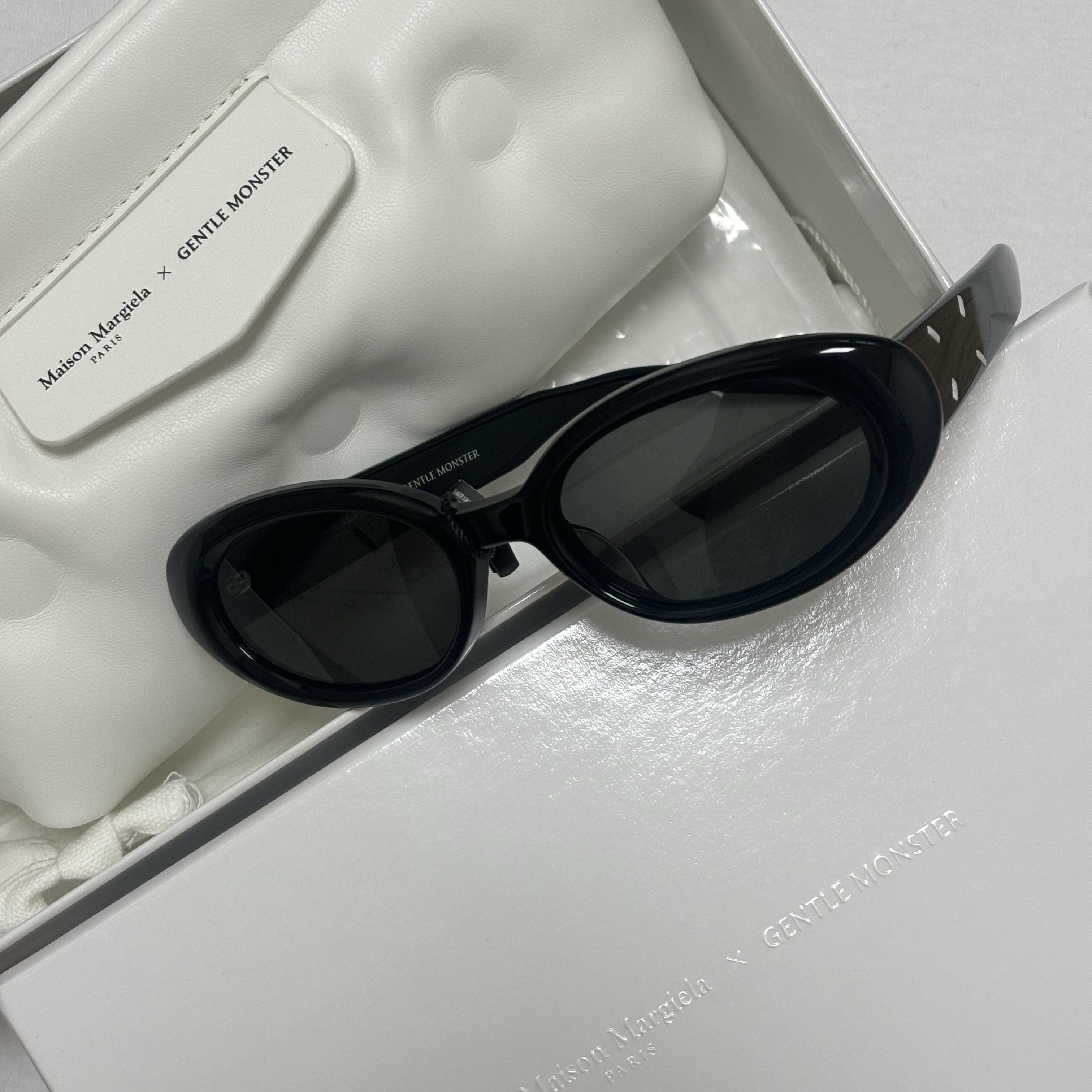 Gentle Monster x Maison Margiela MM107 Black Black 착용 스타일