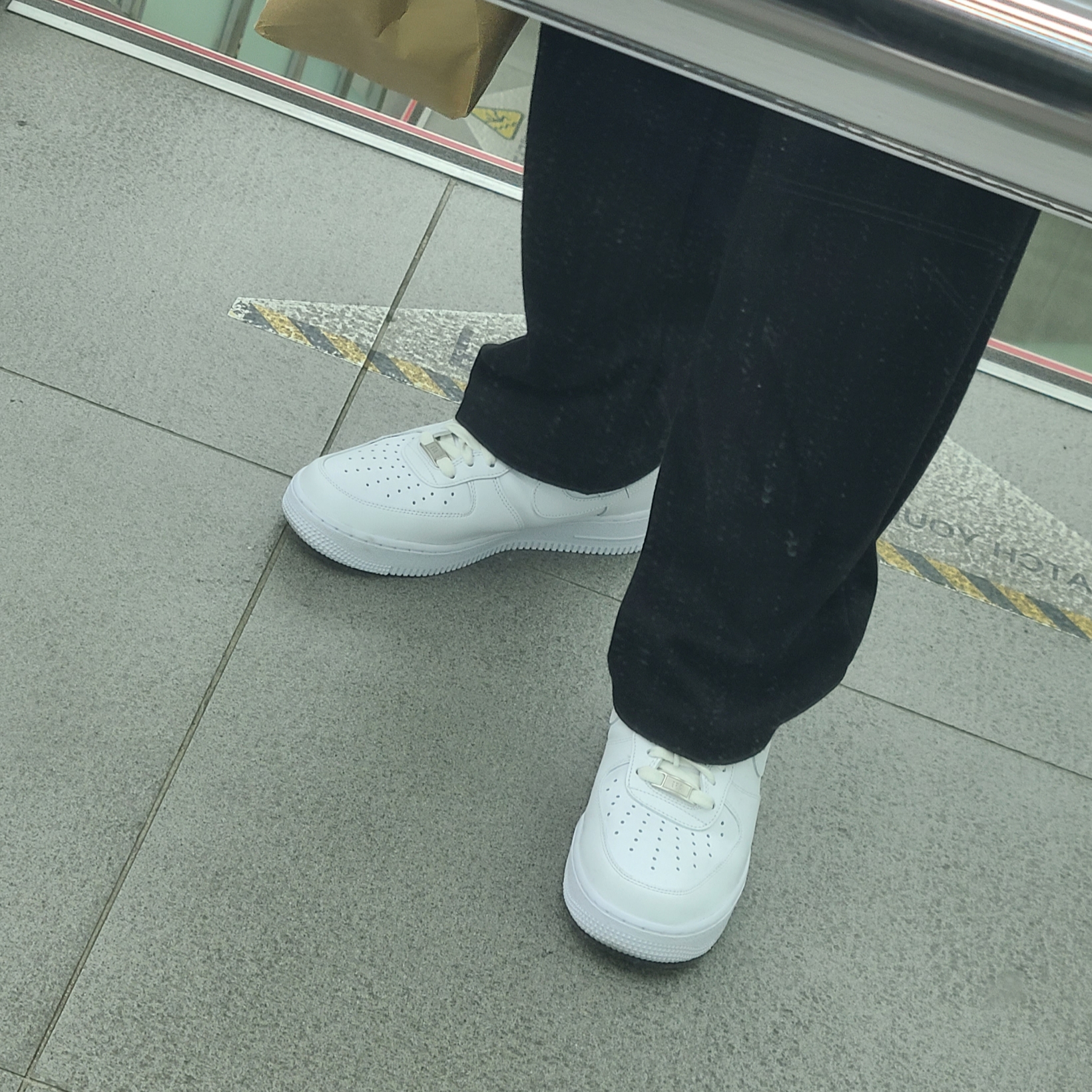 Nike Air Force 1 '07 Low White 착용 스타일 - 1