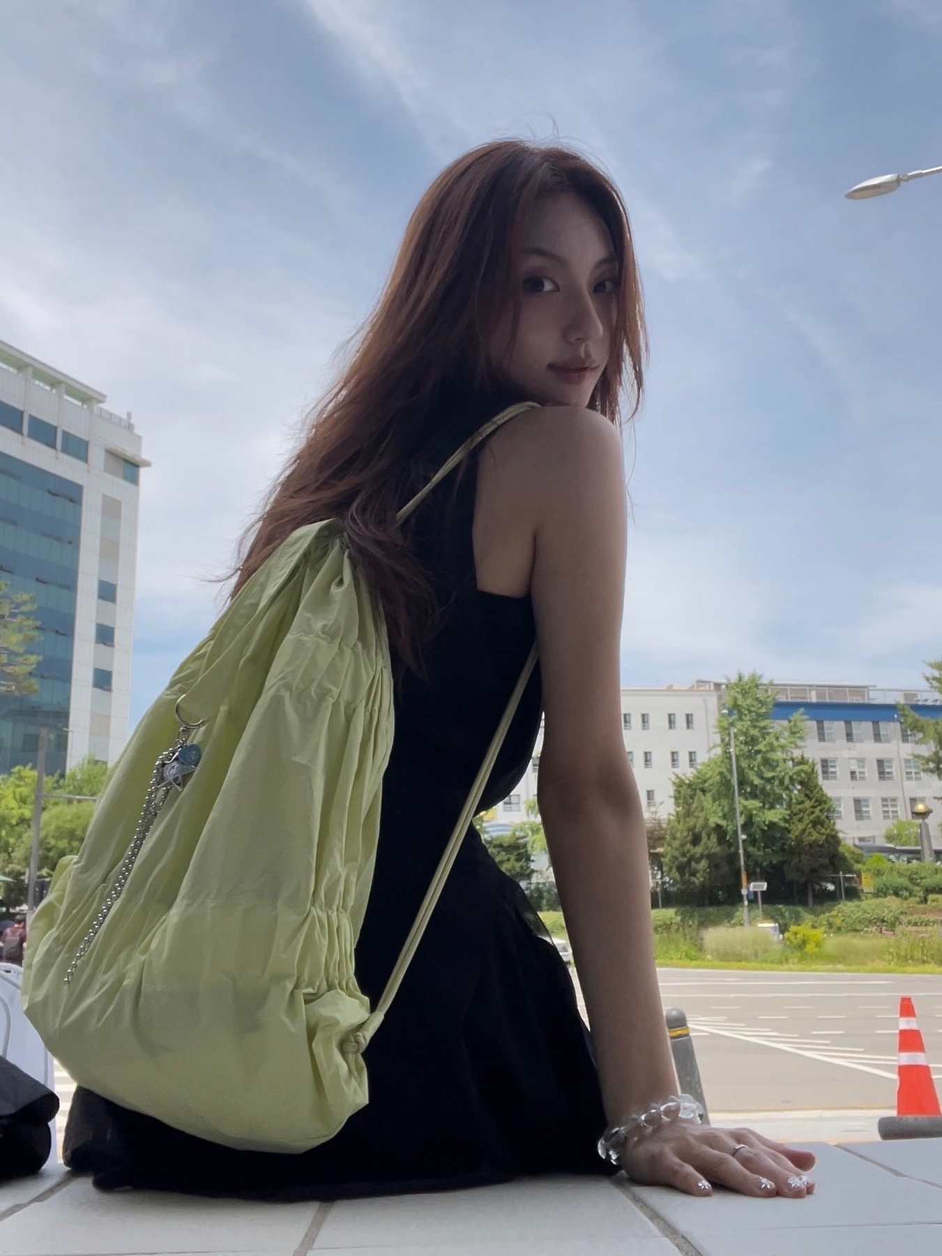 ACOC Tiered Banding Backpack Lime Lemon 착용 스타일 - 1