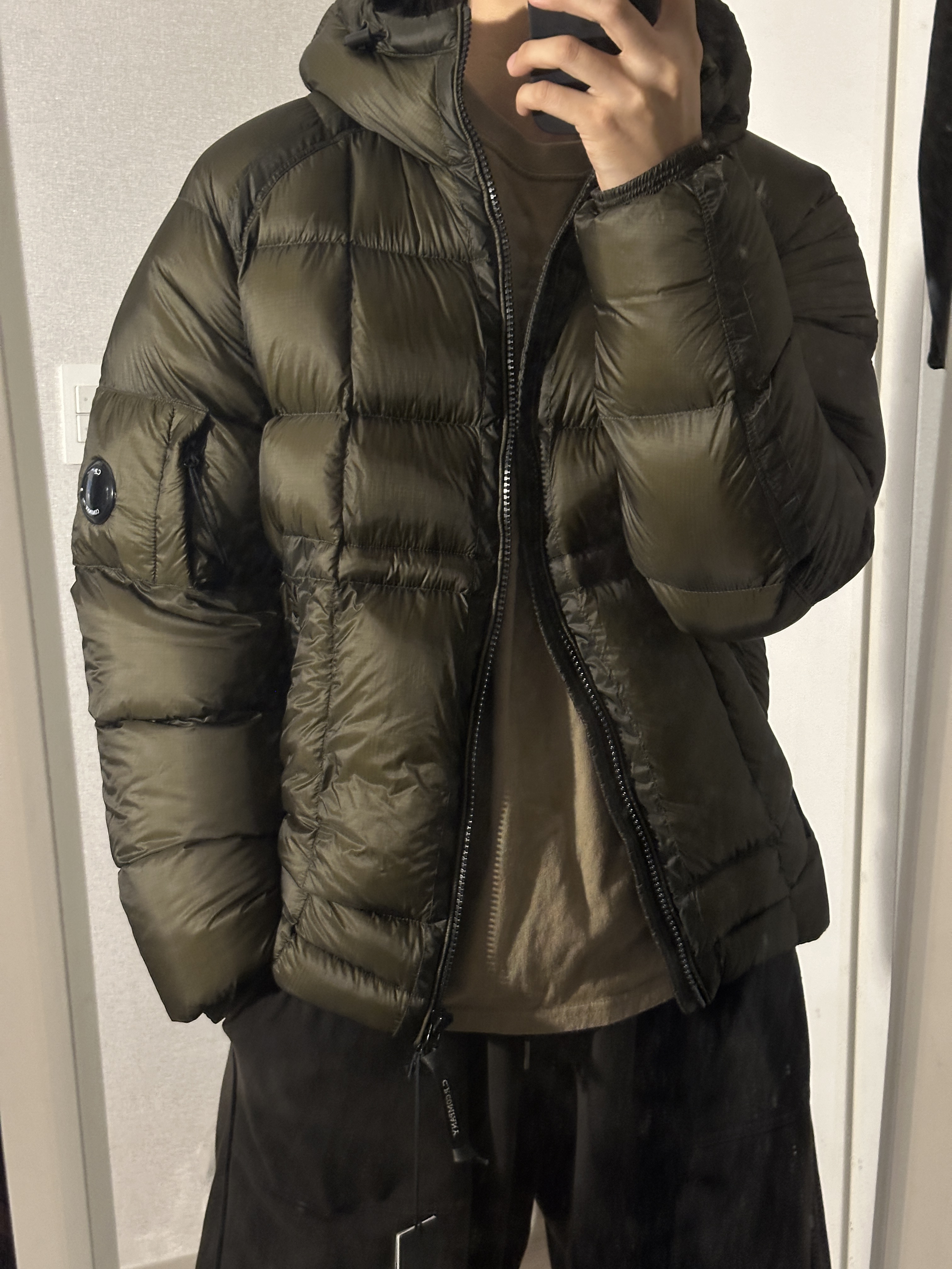 C.P. Company D.D Shell Hooded Quilted Down Jacket Olive Night - 23FW 착용 스타일