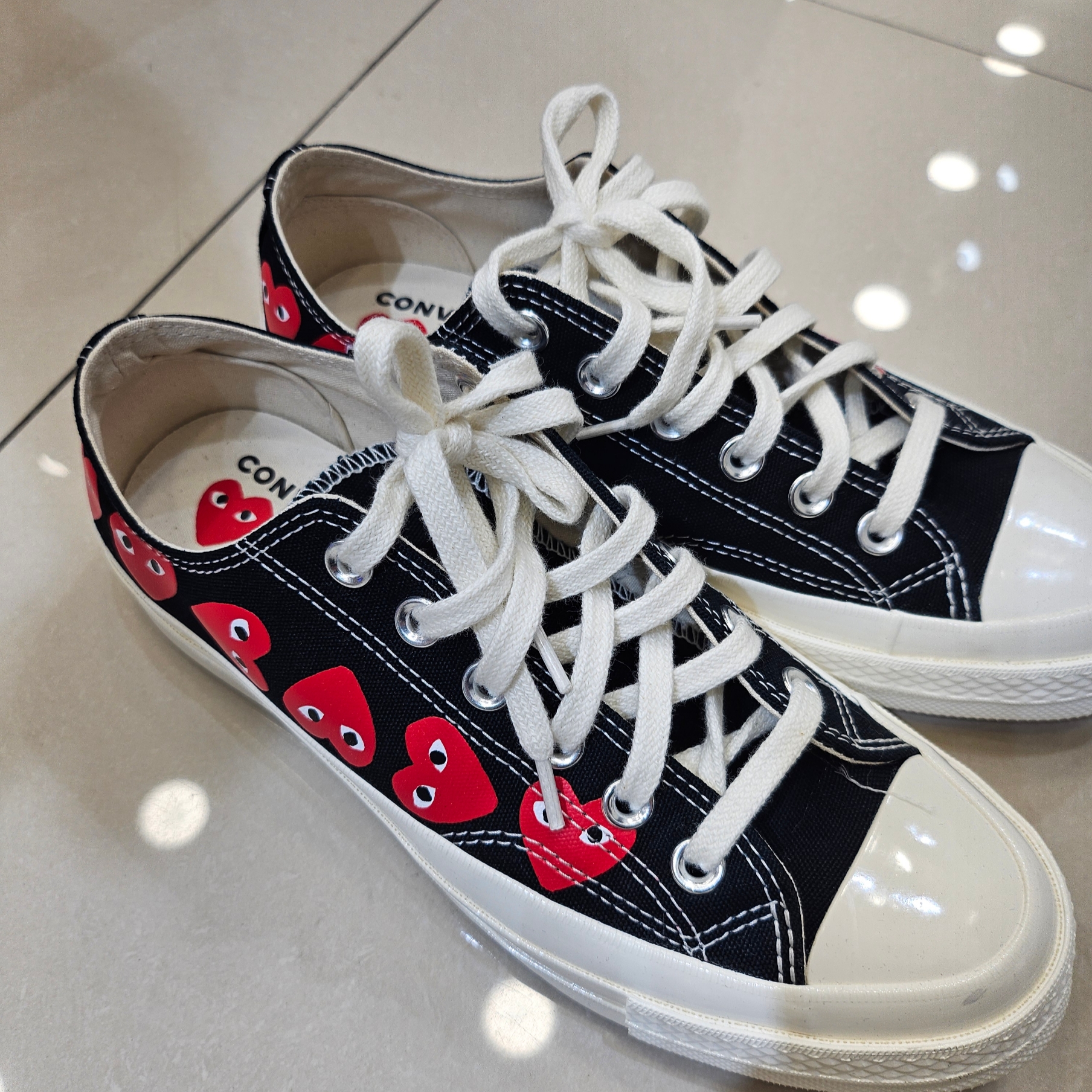 Converse x Play Comme des Garcons Chuck 70 Ox Multi Heart Black 착용 스타일