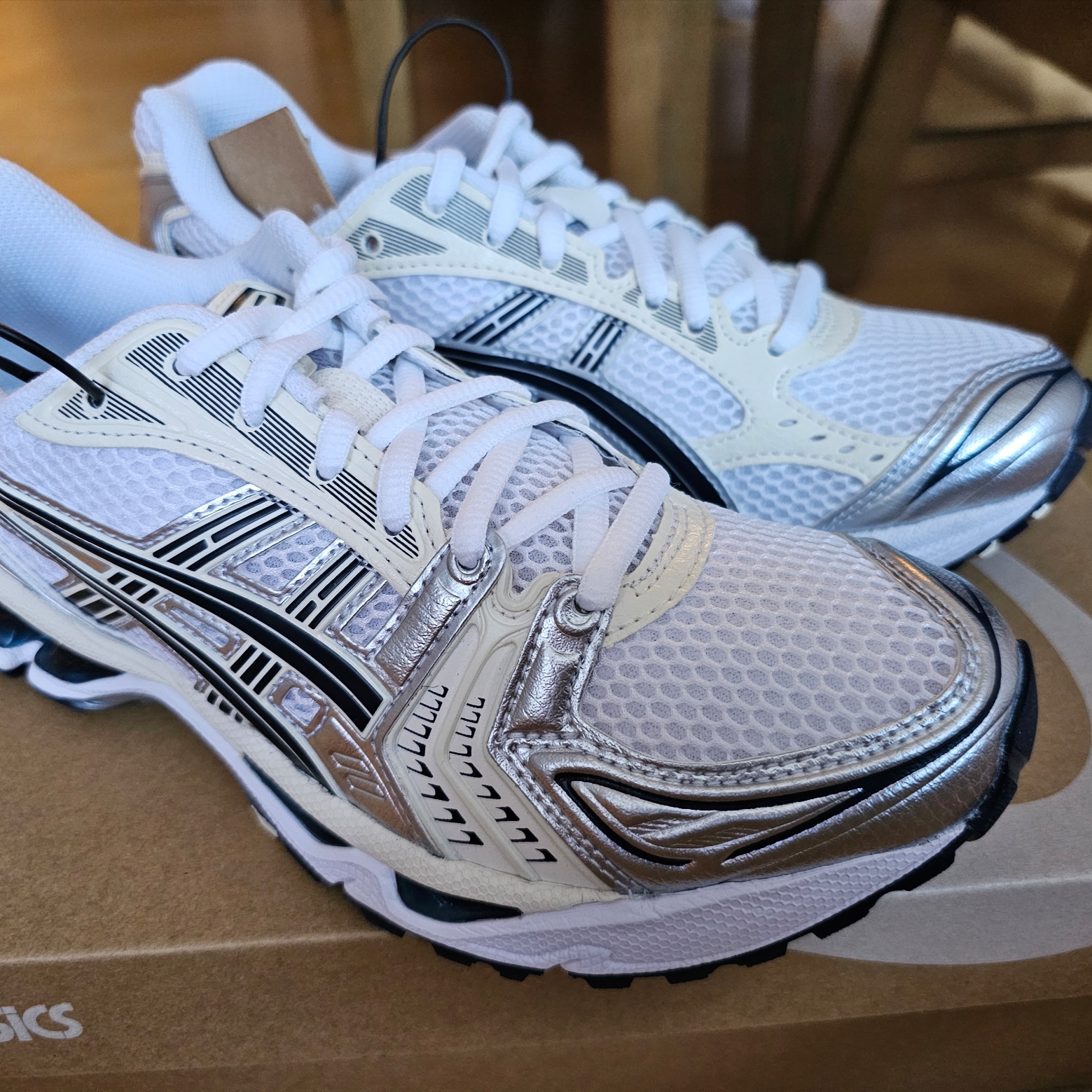 (W) Asics Gel-Kayano 14 White Midnight 착용 스타일