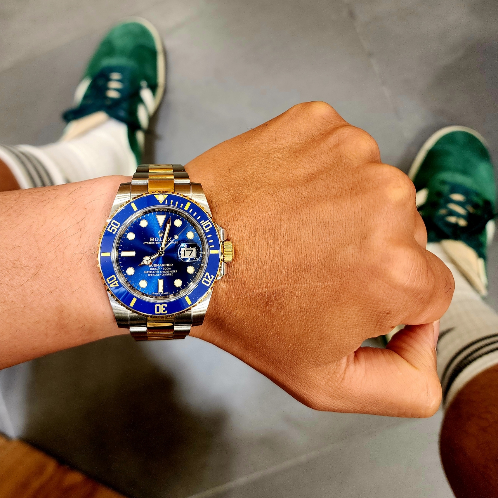 Rolex Submariner Date 40mm 116613LB Royal Blue Oyster, Adidas Gazelle Dark Green Cream White 착용 스타일