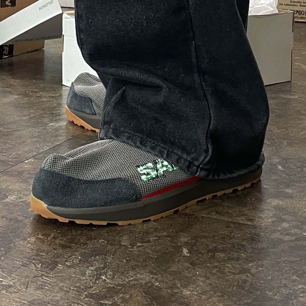 Salomon x The Broken Arm Coverboot Wren Black 착용 스타일 - 3