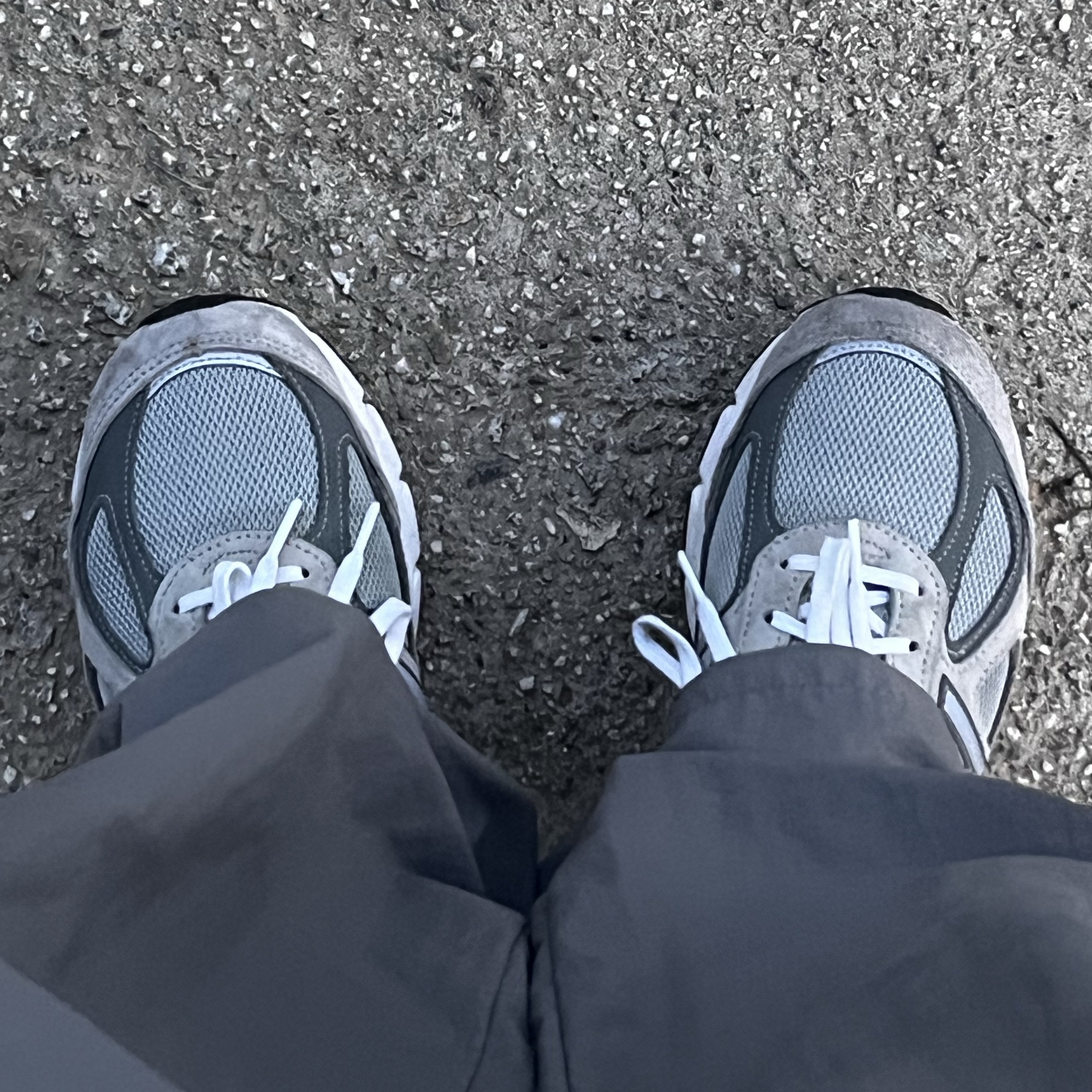 New Balance 990v4 Made in USA Grey Silver 착용 스타일