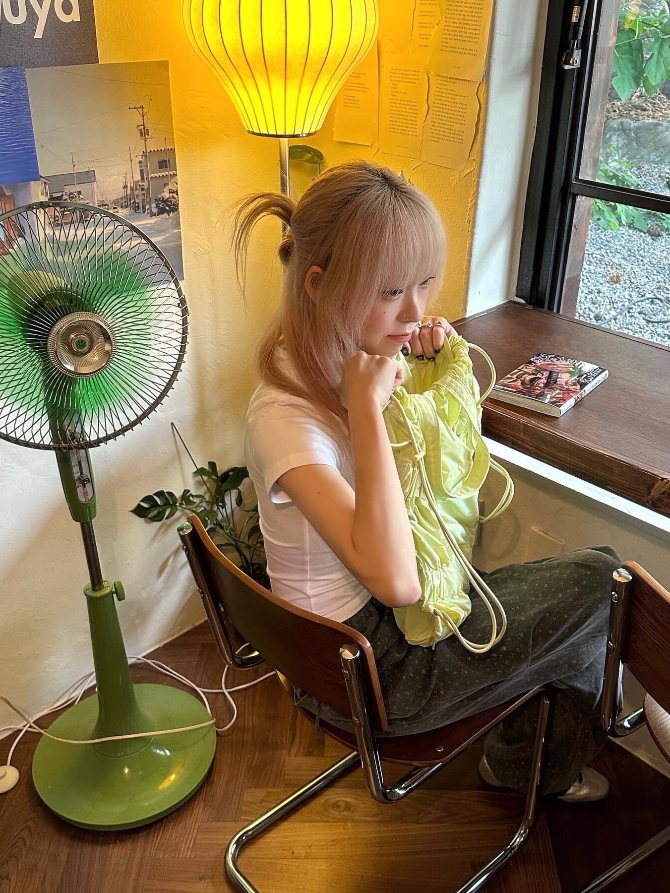 ACOC Tiered Banding Backpack Lime Lemon 착용 스타일 - 3