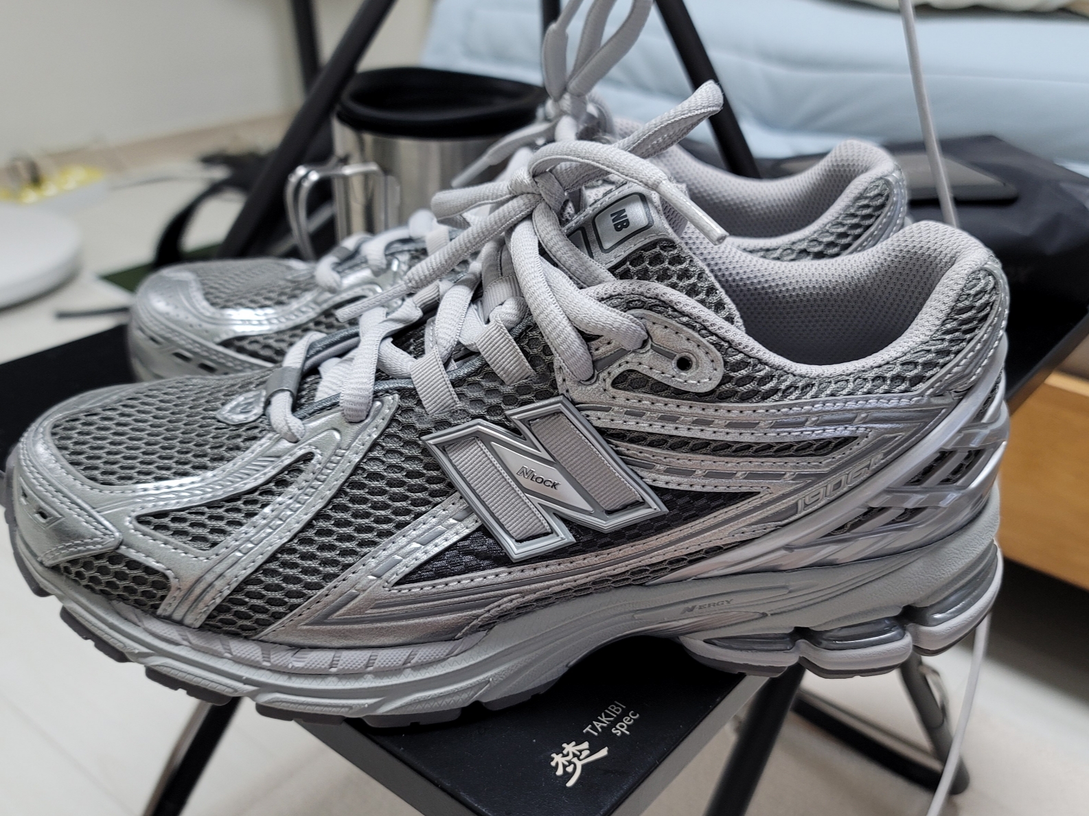 New Balance 1906R Harbor Grey Silver Metalic 착용 스타일 - 1