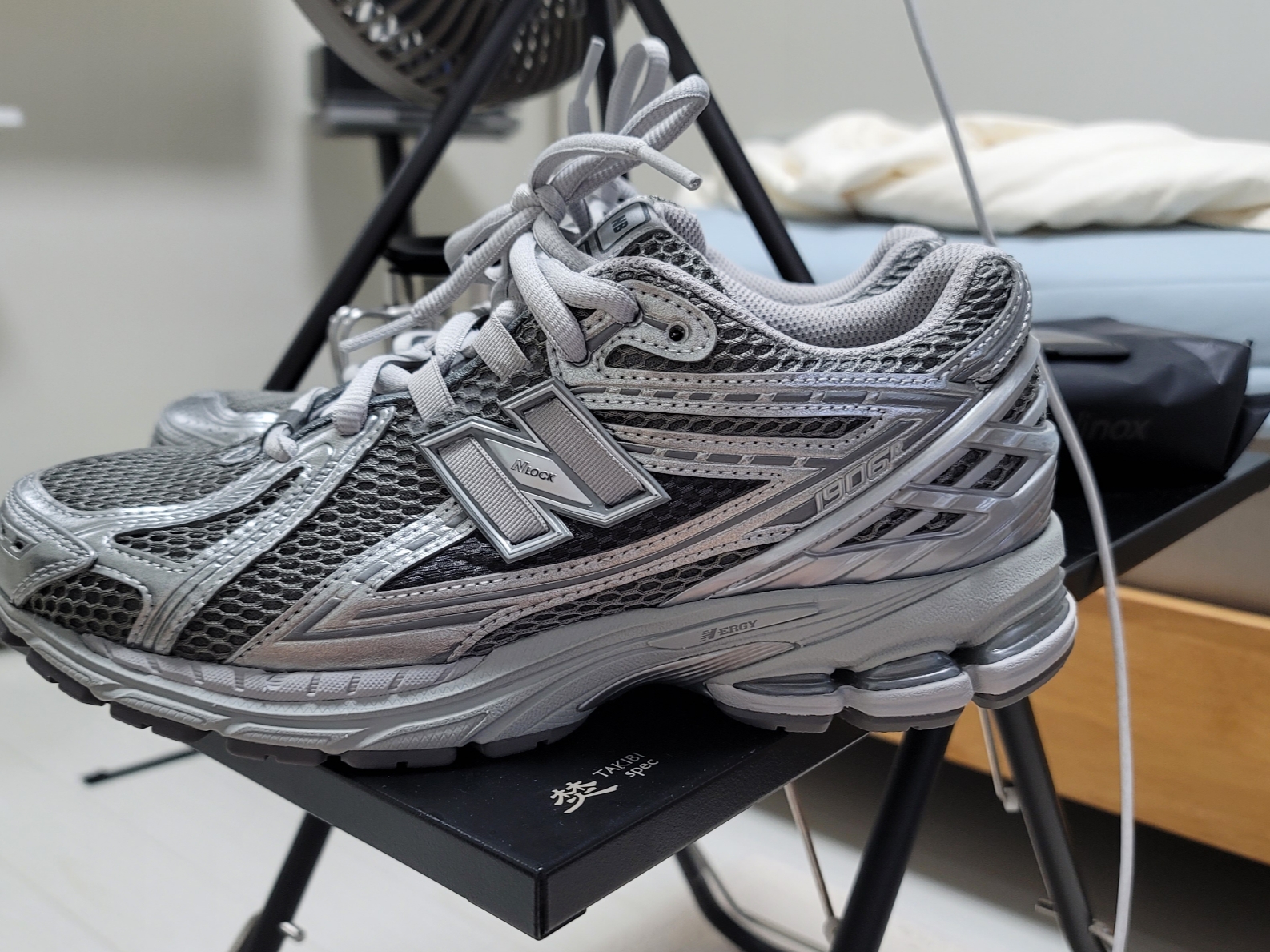 New Balance 1906R Harbor Grey Silver Metalic 착용 스타일 - 3