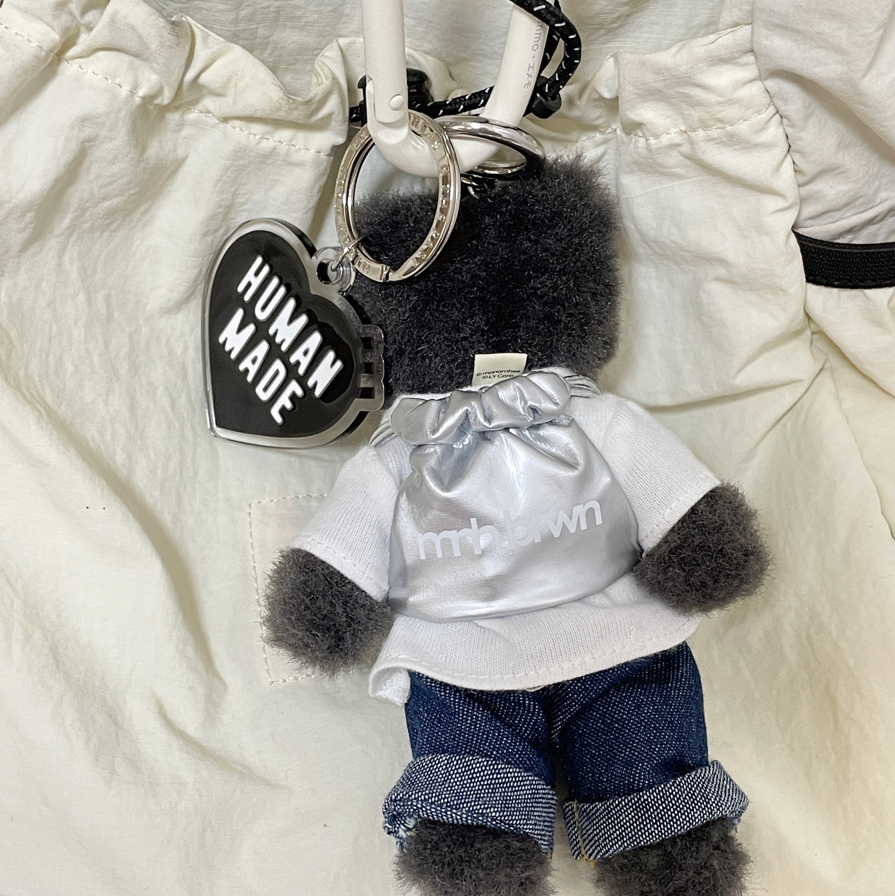 Monamhee x Colle Petit Closet Shirt Set Up White, Monamhee x Line Friends Blay Keyring 착용 스타일 - 2