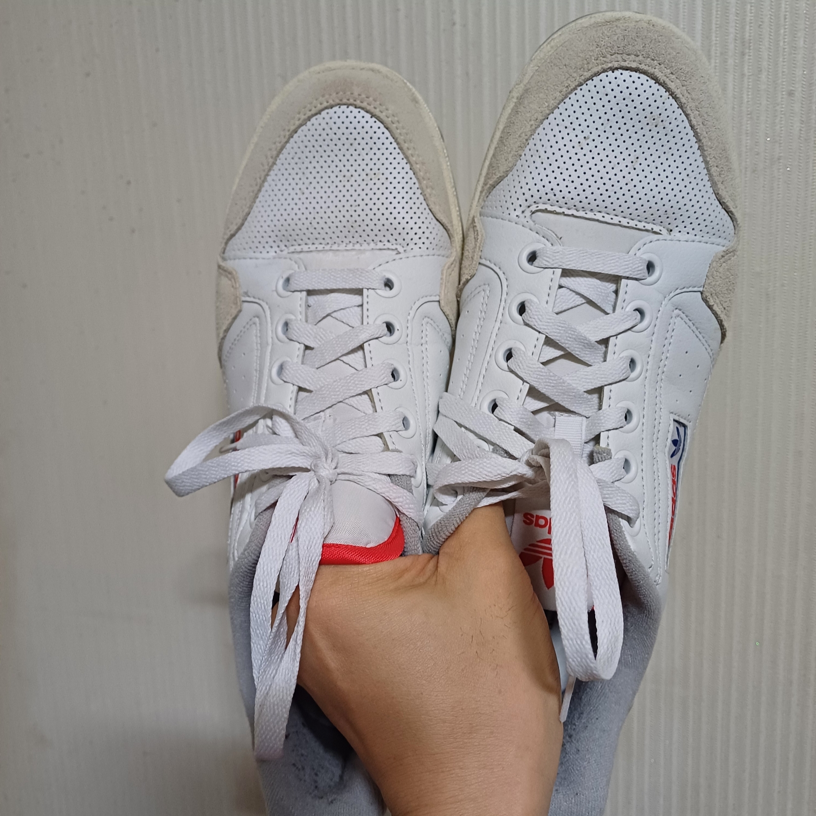 Adidas NY 90 Cloud White Vivid Red 착용 스타일 - 2