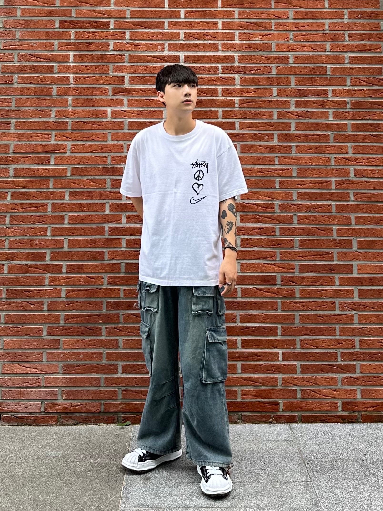 Maison Mihara Yasuhiro Peterson OG Sole Canvas Low Sneakers Black, Nike x Stussy NRG RA T-Shirt Summit White (DM4942-121) 착용 스타일 - 1
