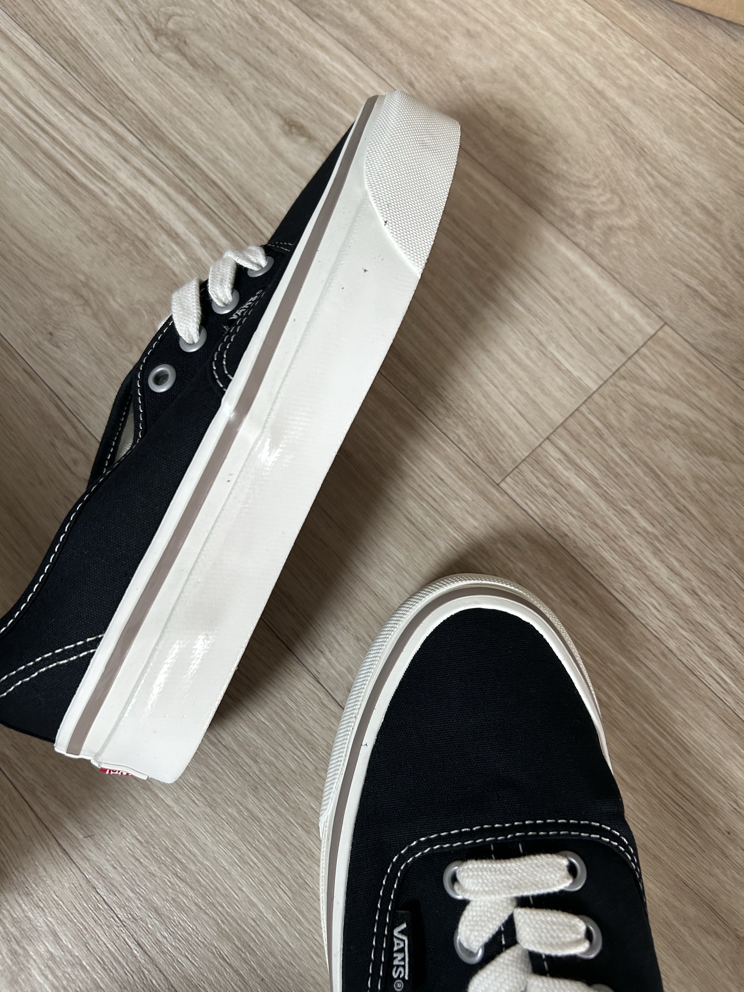 Vans Authentic Reissue 44 Black 착용 스타일