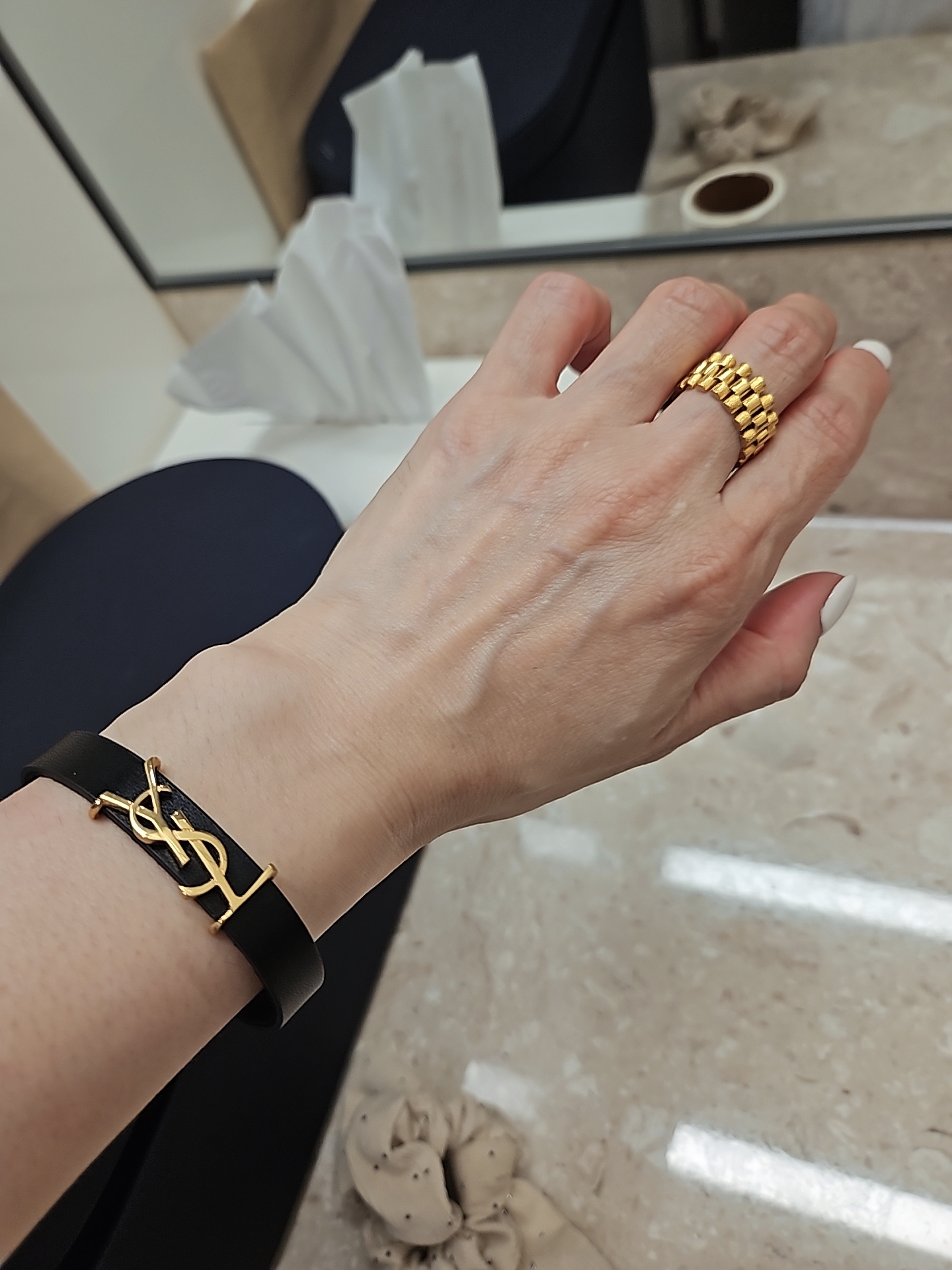 Saint Laurent Opyum Bracelet in Leather Gold Black 착용 스타일