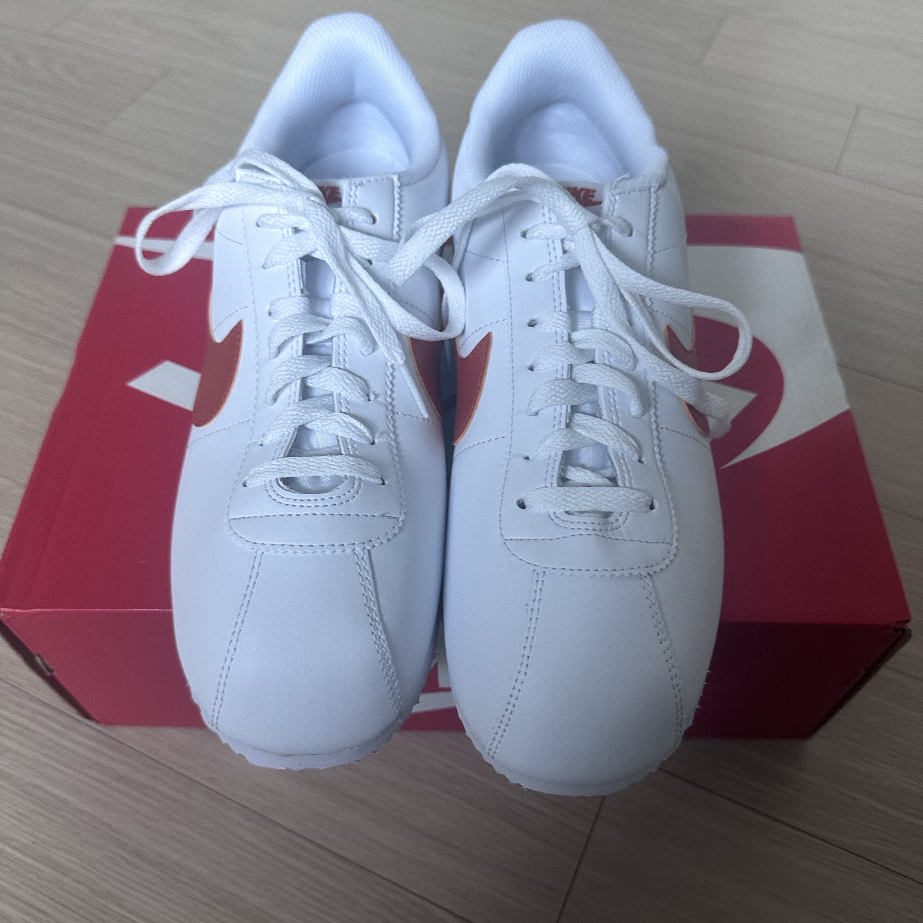 Nike Cortez White Campfire Orange 착용 스타일