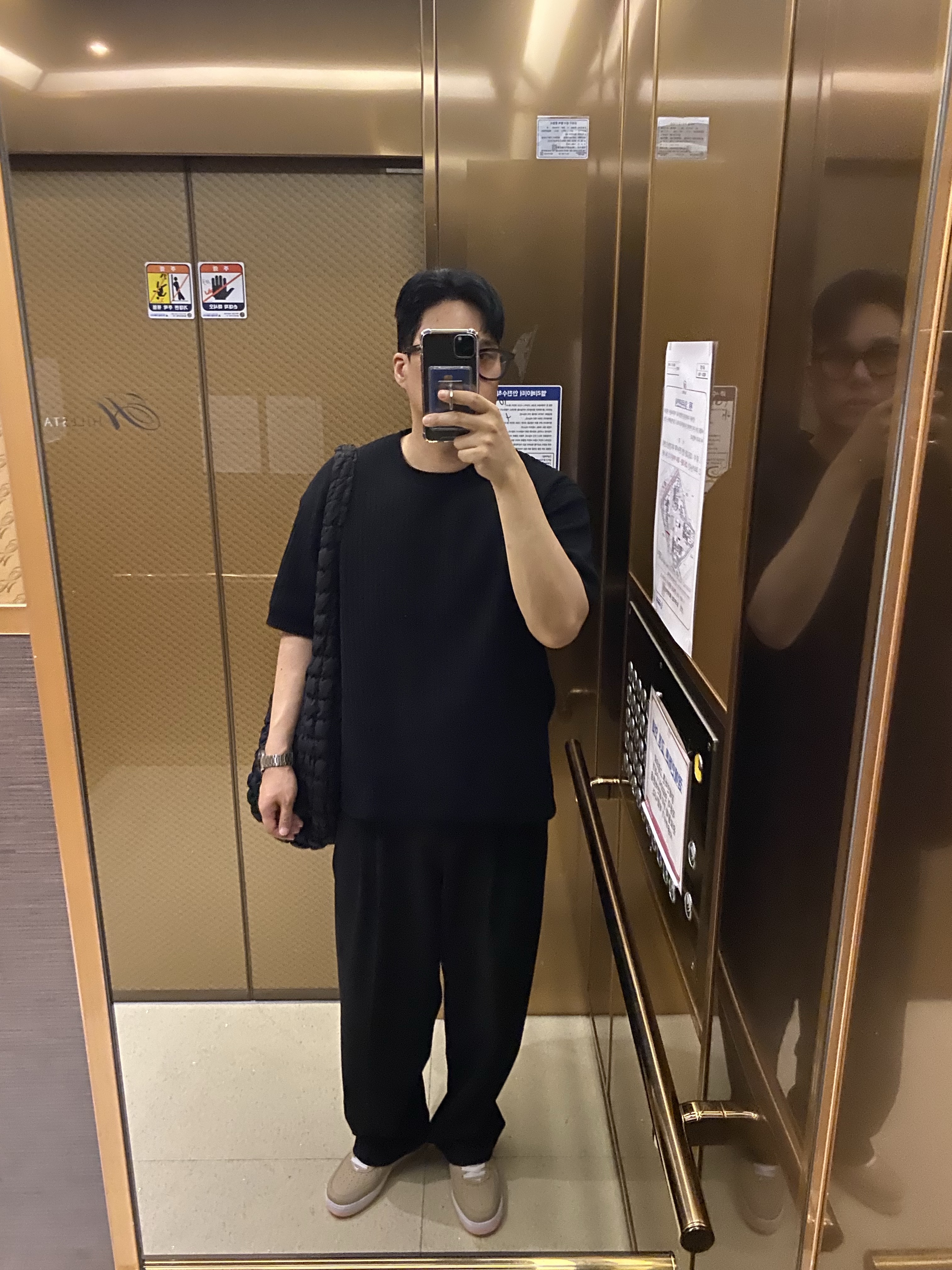 COS Quilted Oversized Shoulder Bag Black, Nike Air Force 1 Low Linen 2024 착용 스타일