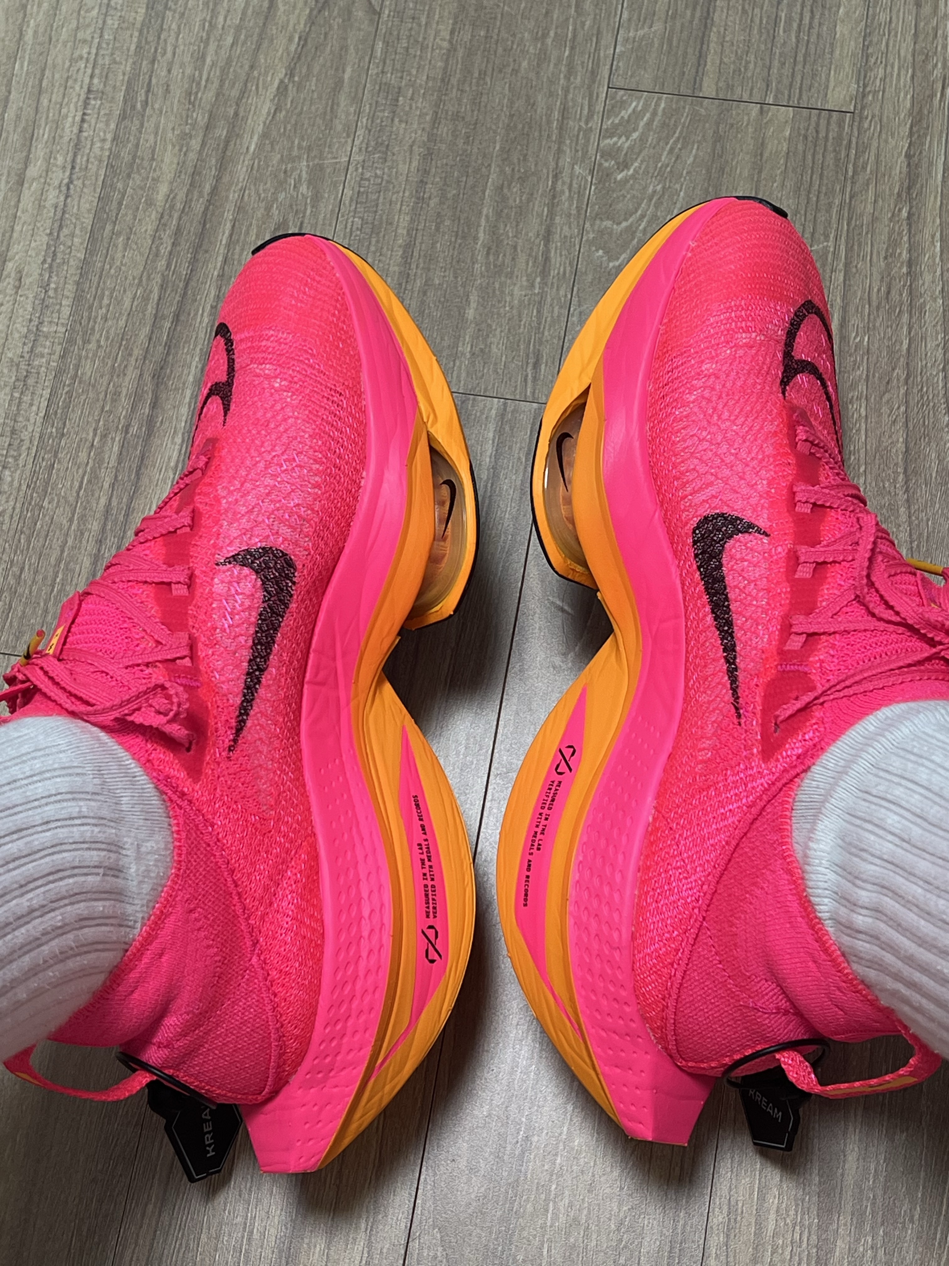 Nike Air Zoom Alphafly Next% 2 Hyper Pink 착용 스타일 - 2