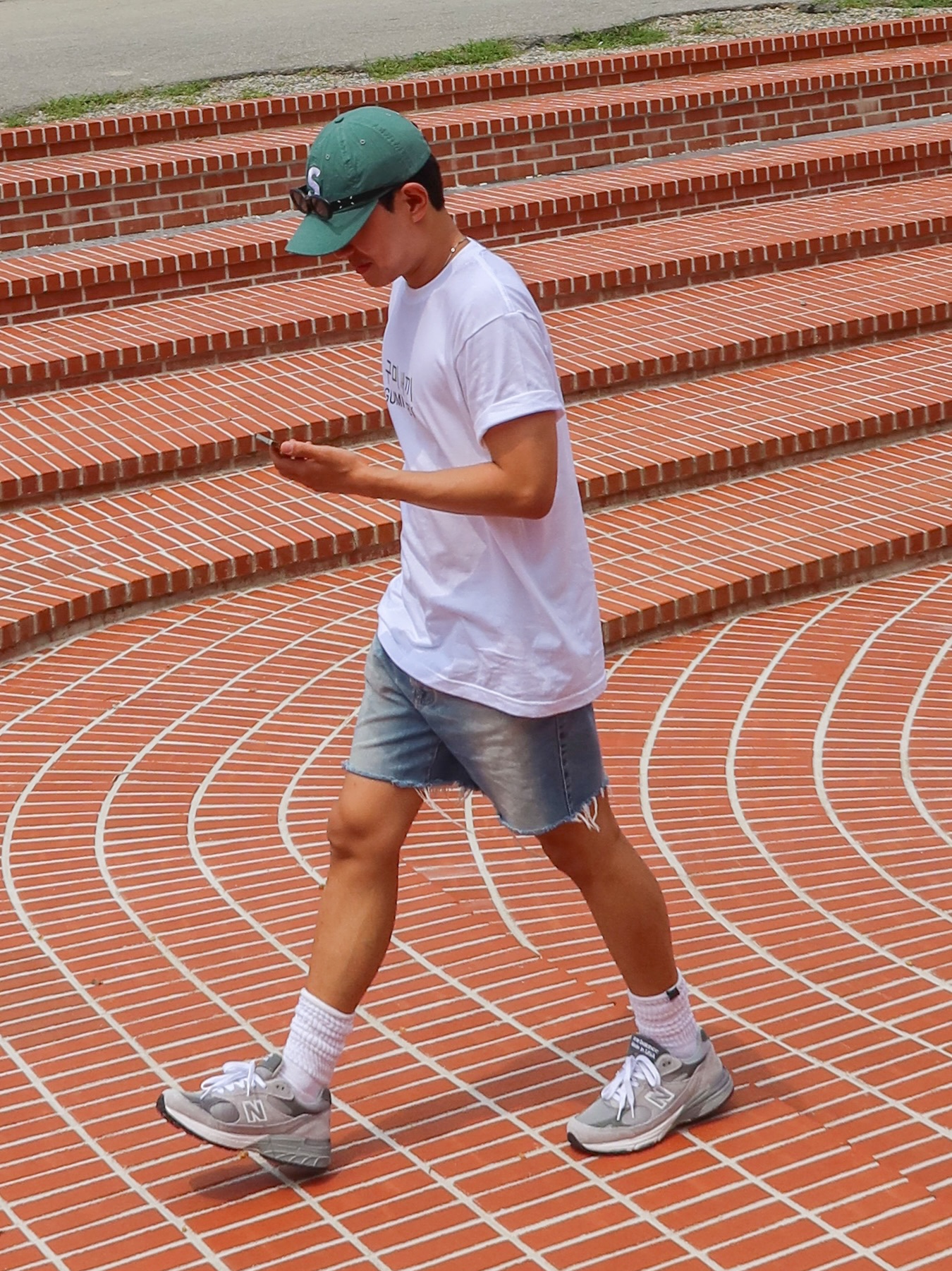 New Balance 993 Made in USA Grey - D Standard, Supreme Cordura Ripstop S Logo 6-Panel Green - 23SS 착용 스타일 - 4