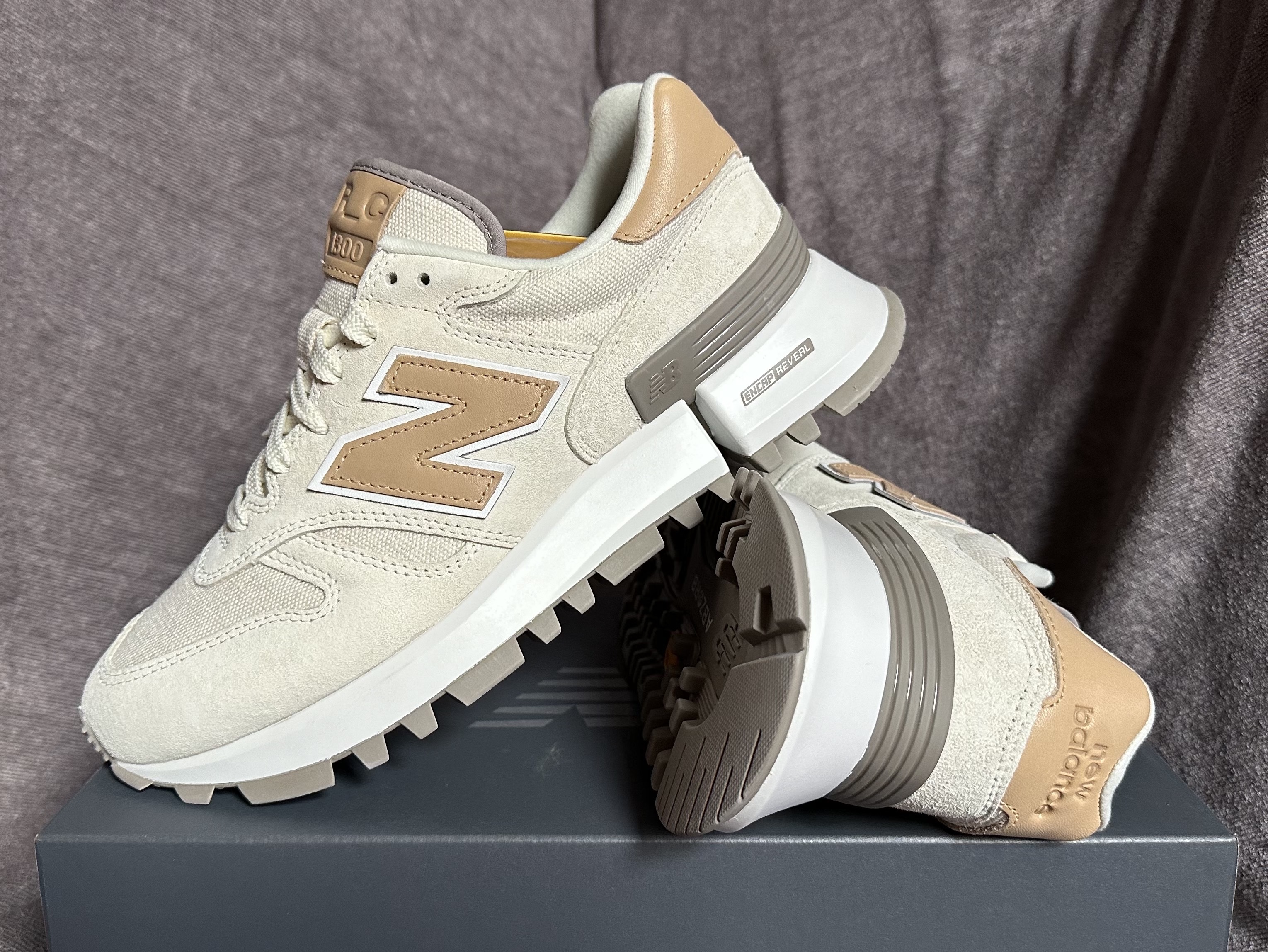New Balance x Kith 1300 Malibu Angora Sea Salt 착용 스타일 - 3