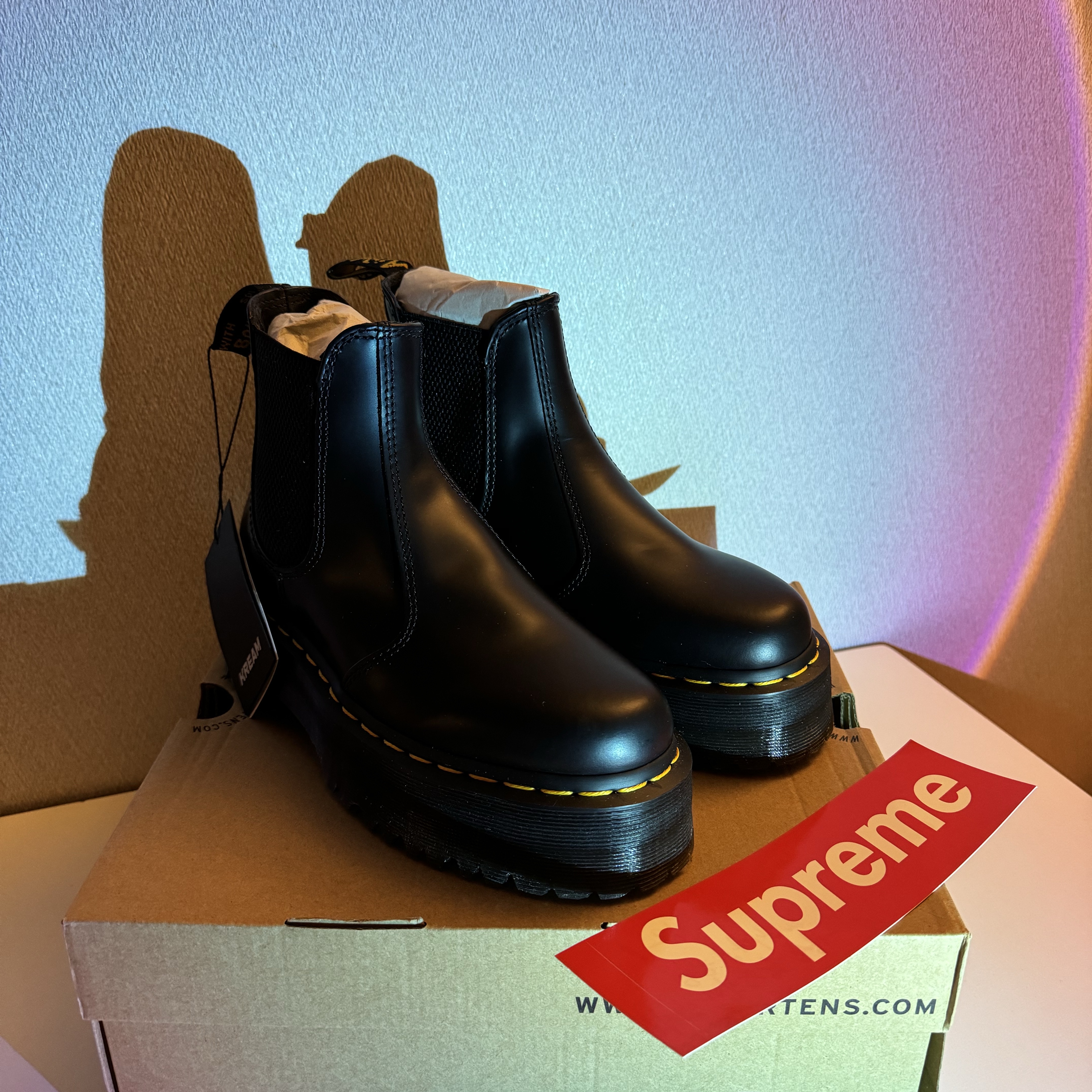 Dr. Martens Women 2976 Smooth Leather Platform Chelsea Boots Black 착용 스타일 - 3