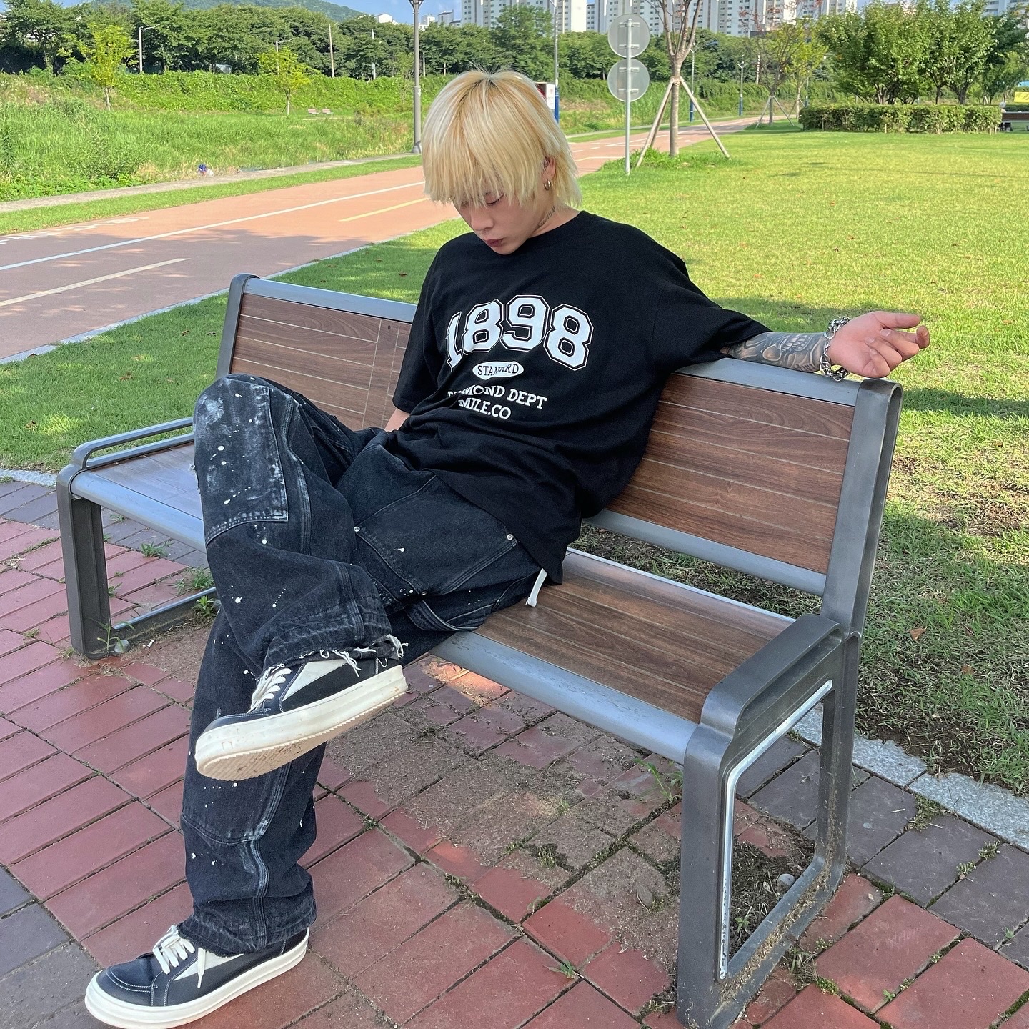 Rick Owens Lido Vintage Sneakers Black Milk, Wapworks Work Double Knee Carpenter Pants 착용 스타일 - 1