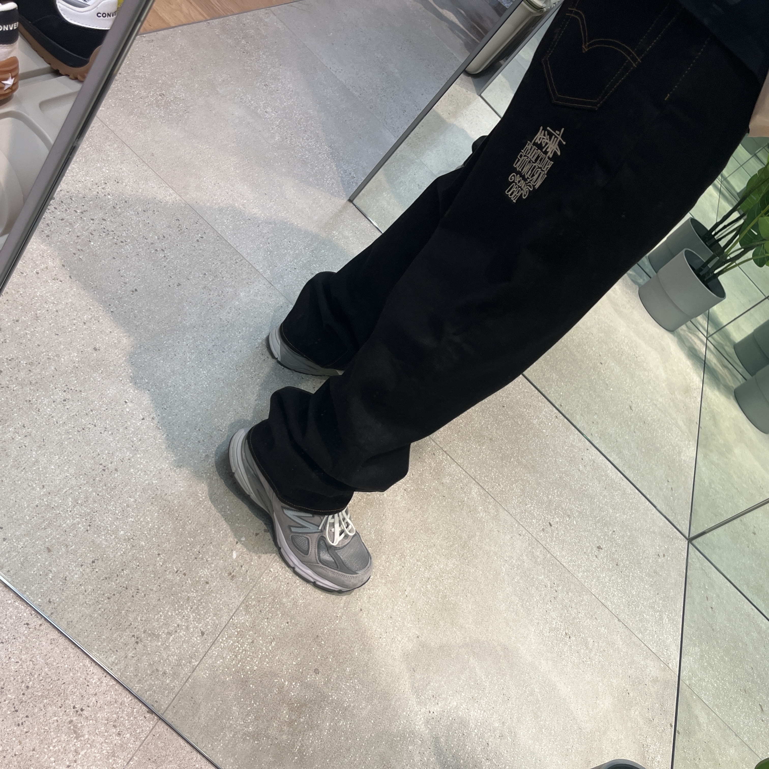 Stussy x Levi's Crispy Rinse 568 Jean Black 착용 스타일