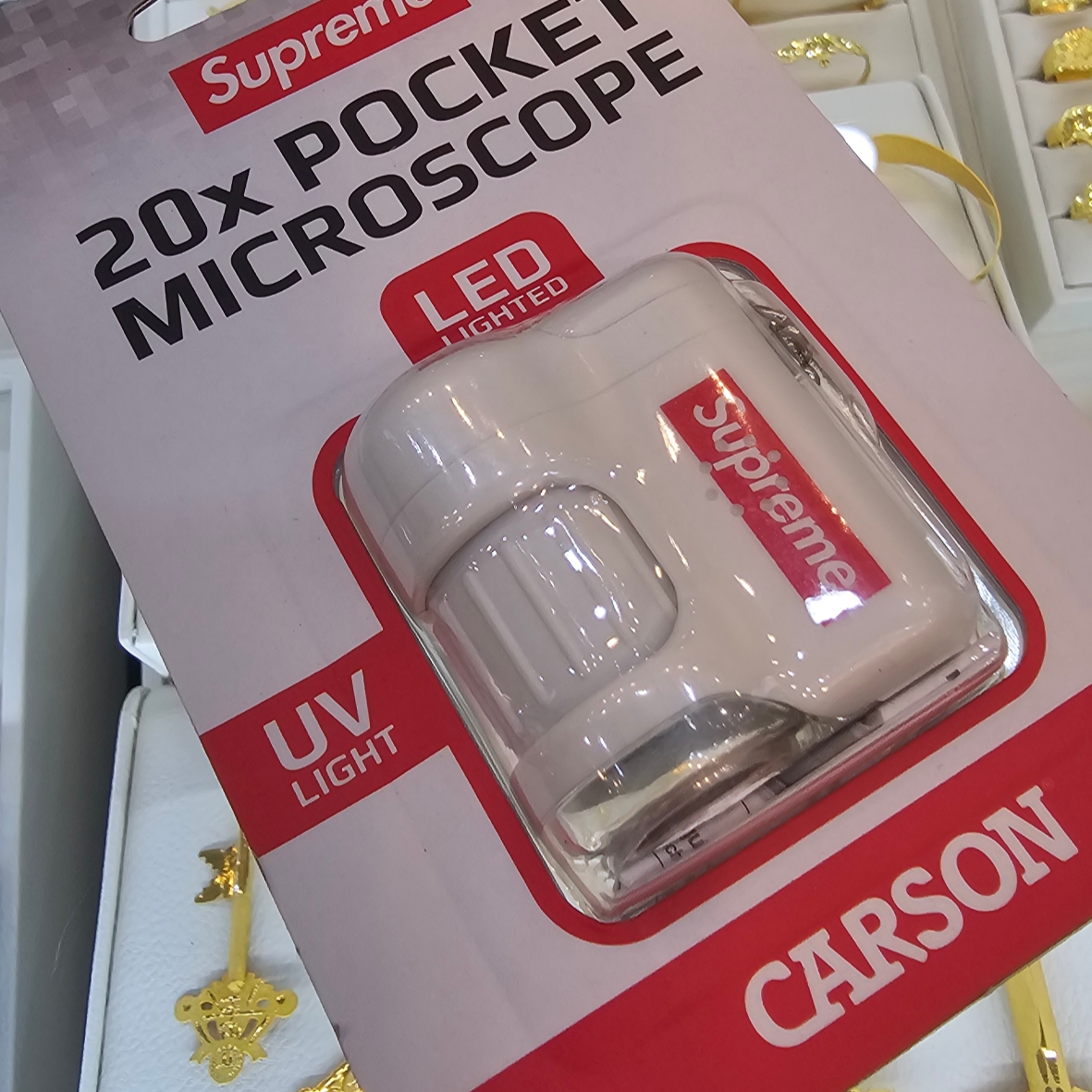 Supreme x Raymay Pocket Microscope Keychain White - 23SS 착용 스타일 - 2