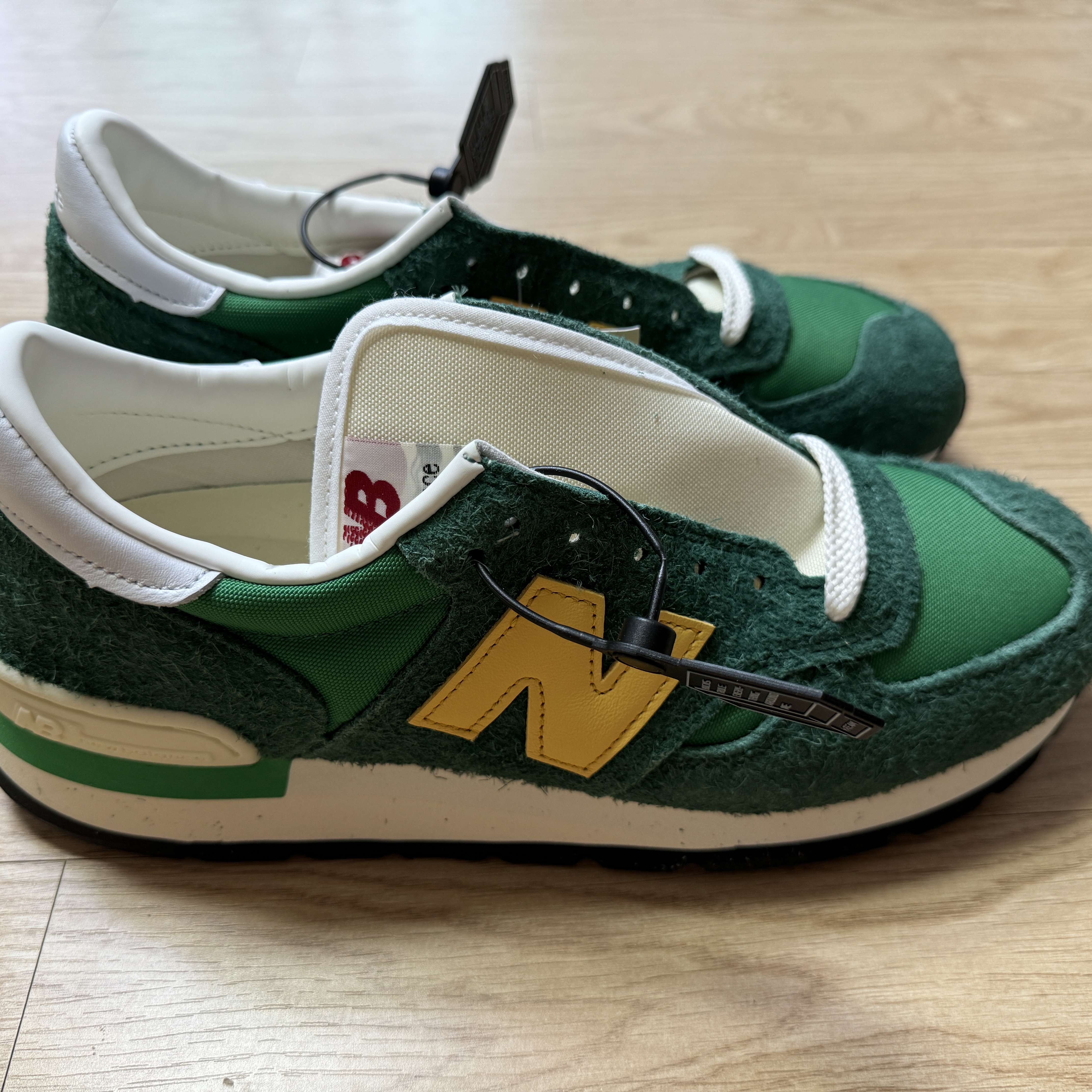 New Balance 990v1 Made in USA Green Gold 착용 스타일 - 2