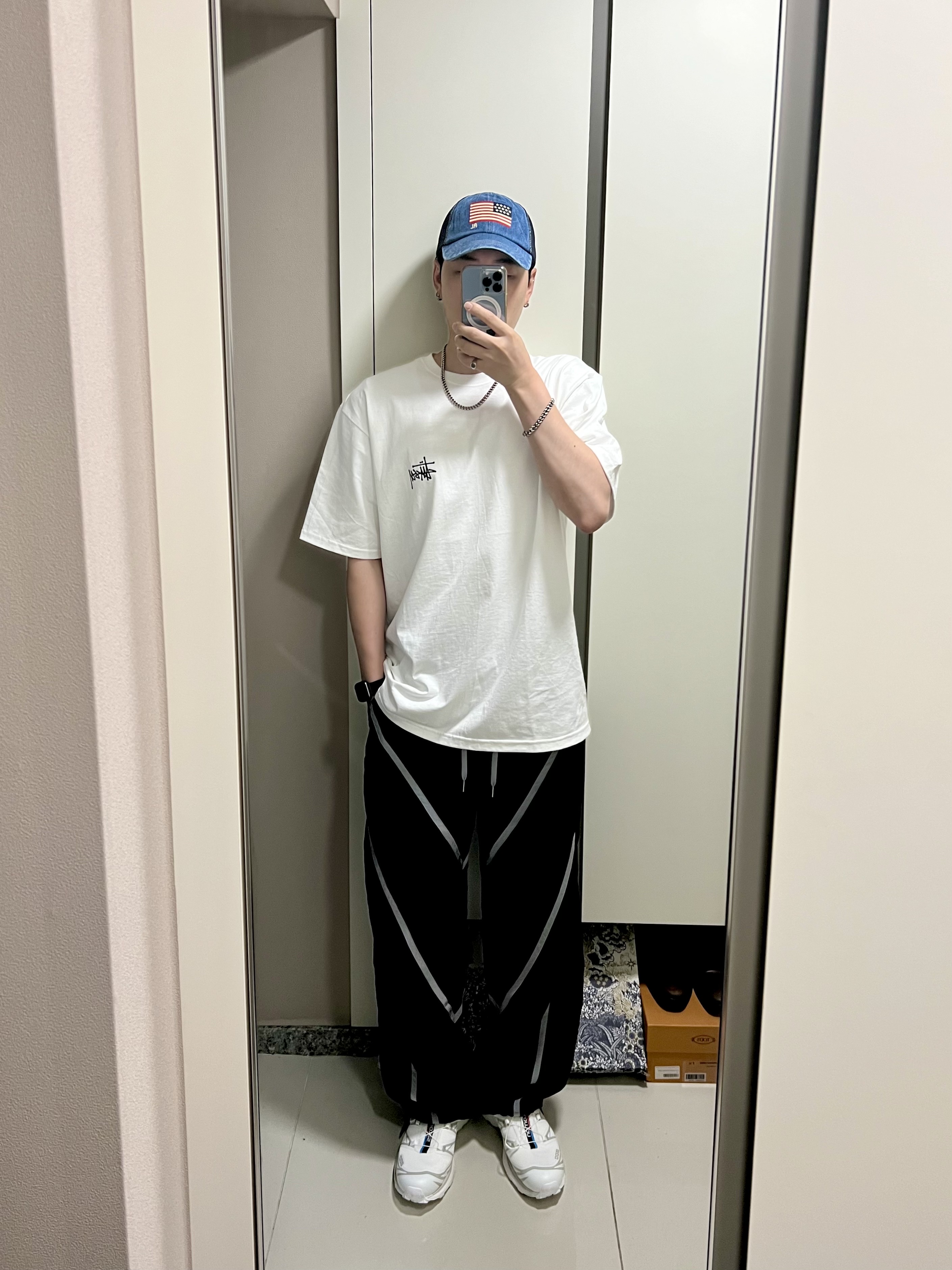 Salomon XT-6 ADV White, Stussy Basic Stussy T-Shirt White 2024, 2025 착용 스타일 - 1