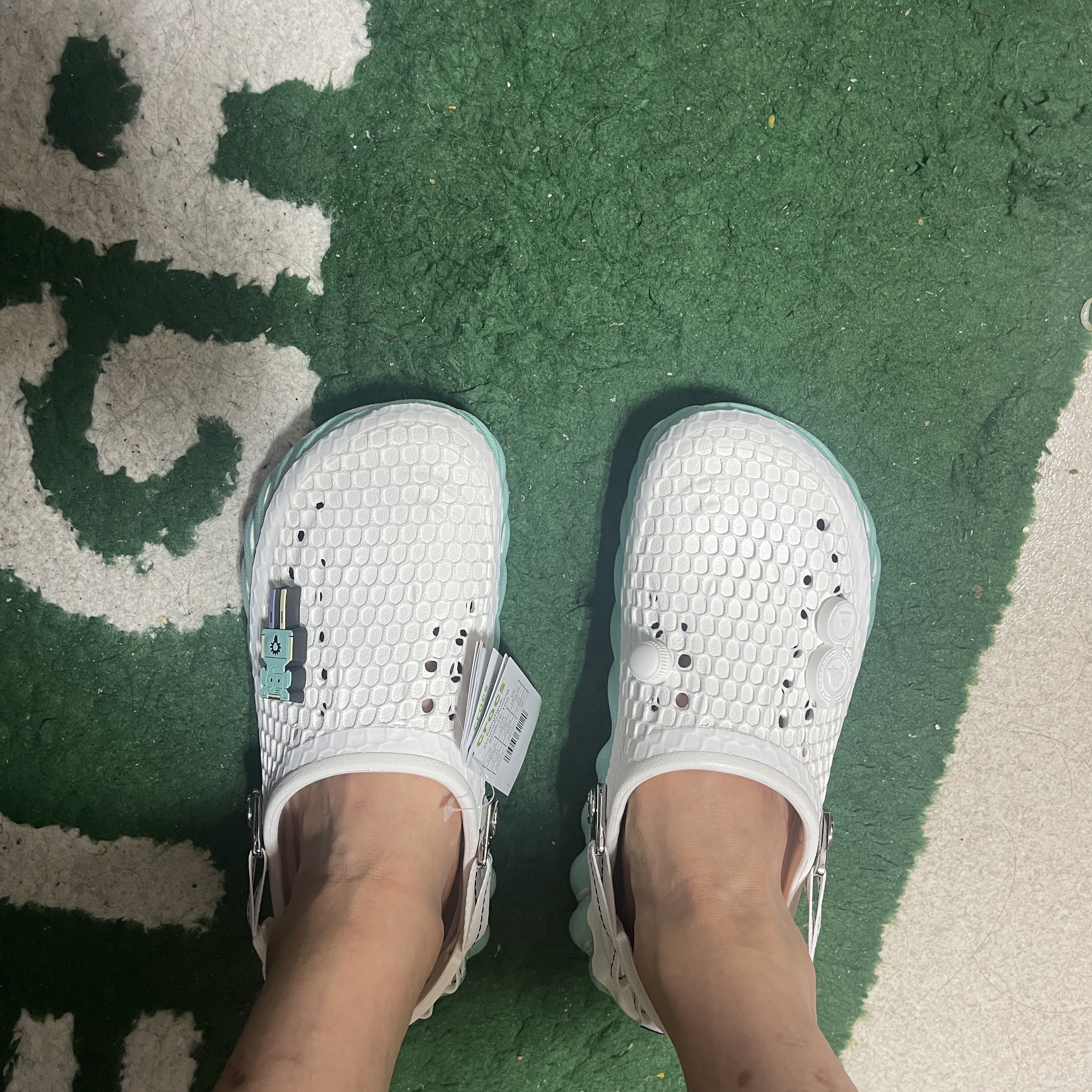 Crocs x Kanghyuk Echo Clog White Mint 착용 스타일 - 1
