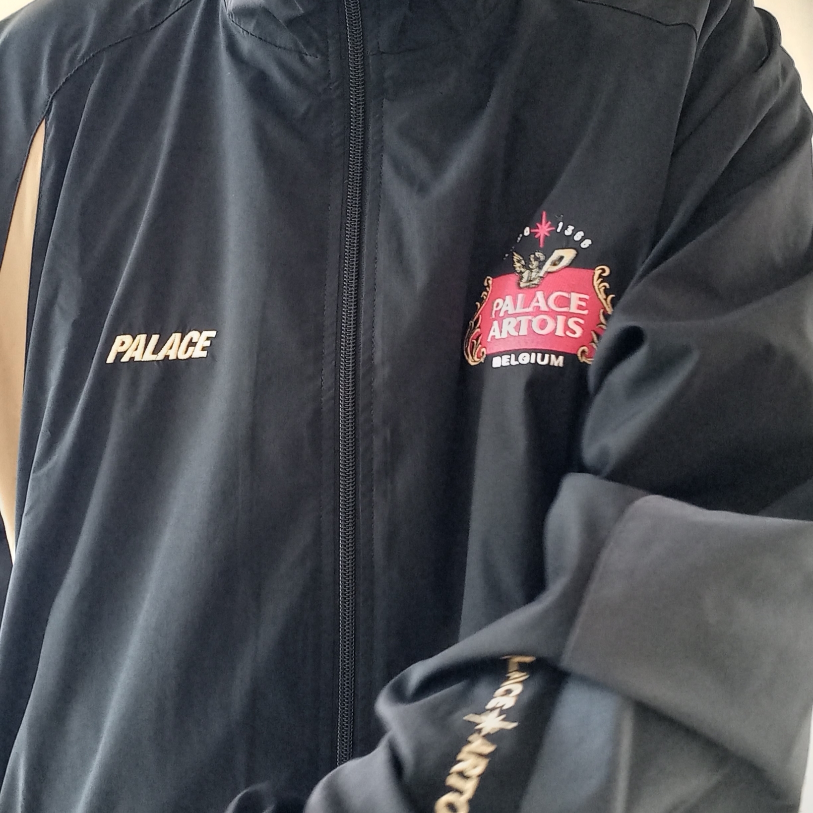 Palace x Stella Artois Light Court Jacket Black - 24SS 착용 스타일 - 4