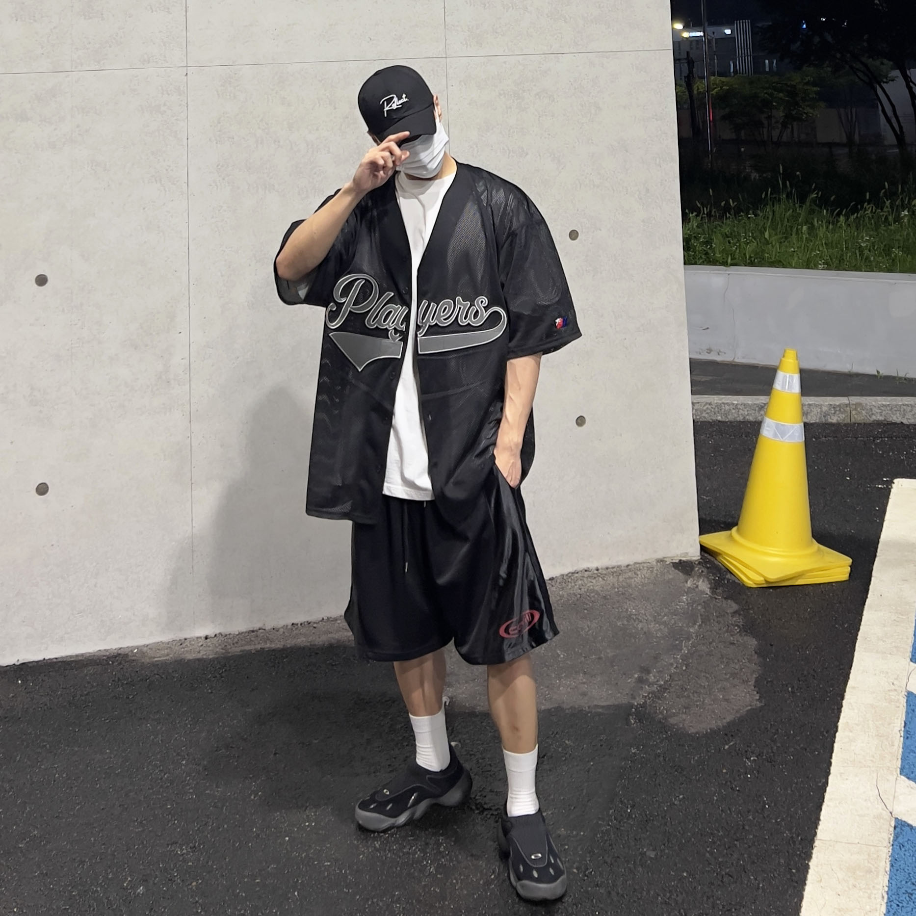 Oakley Factory Team x Brain Dead Suede Flesh Caviar Mesh Black, Oakley Factory Team x Brain Dead Orbital Flesh Black glitter 착용 스타일 - 4