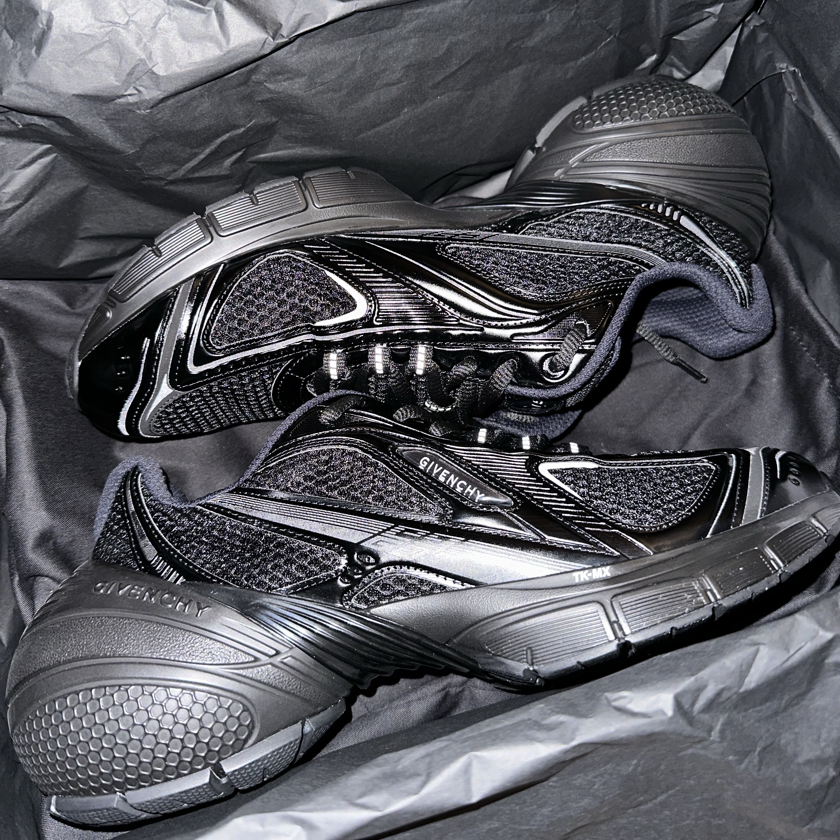 Givenchy TK-MX Runner Sneakers in Mesh Black 착용 스타일