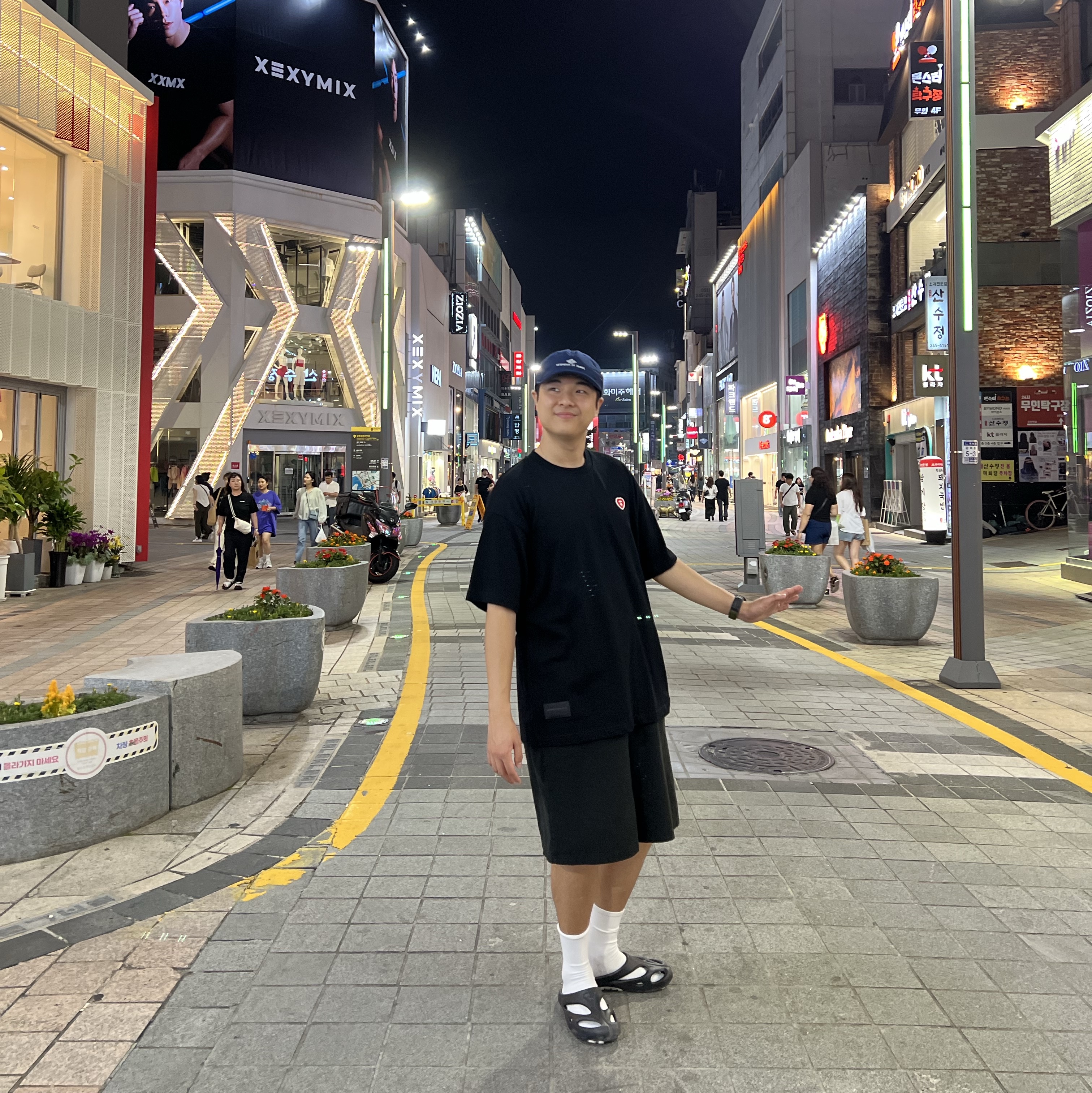 AAPE Now Heart Tee Black 착용 스타일 - 2