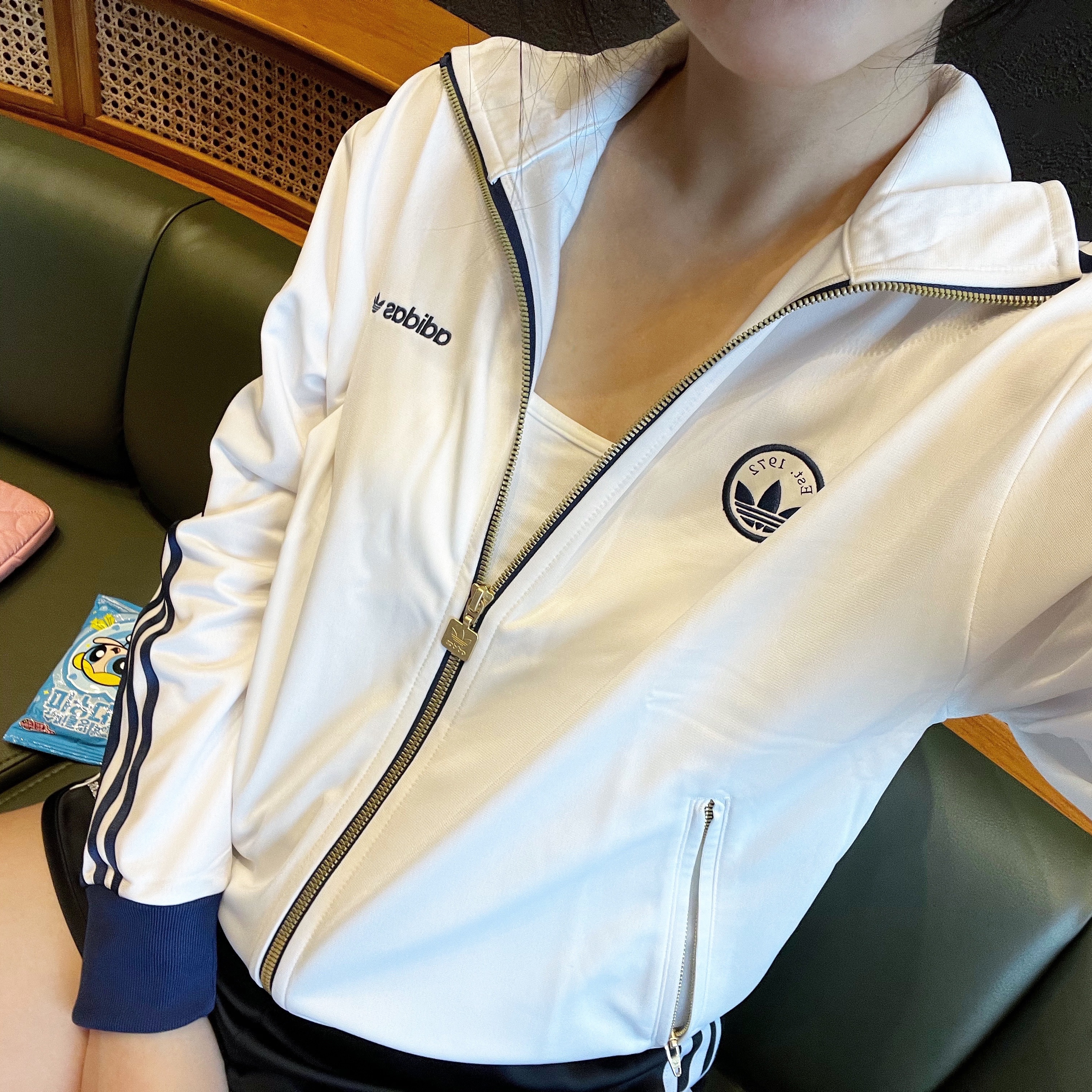 (W) Adidas Firebird Badge Track Top Cloud White - KR Sizing 착용 스타일